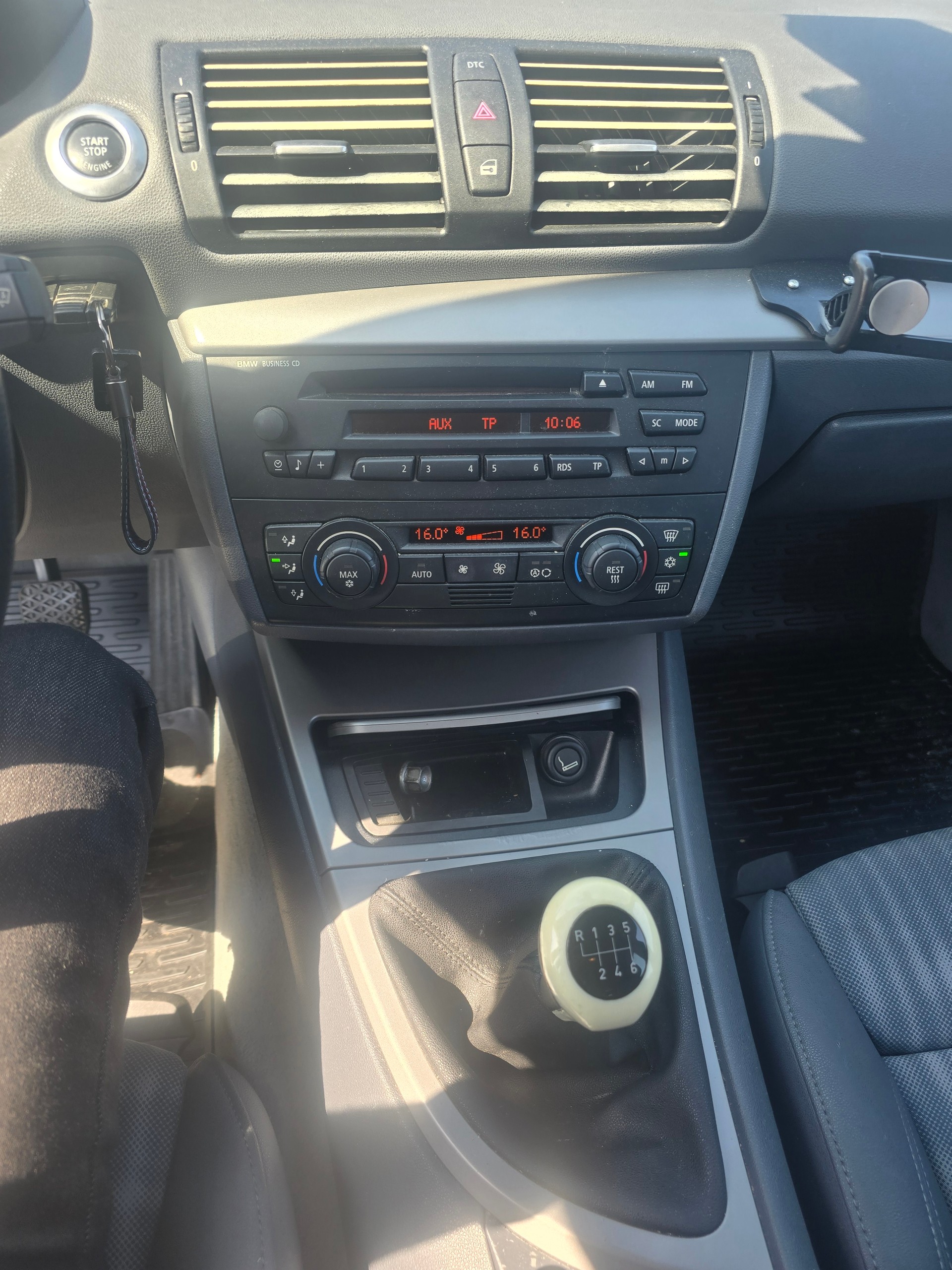 BMW 120i-image-9