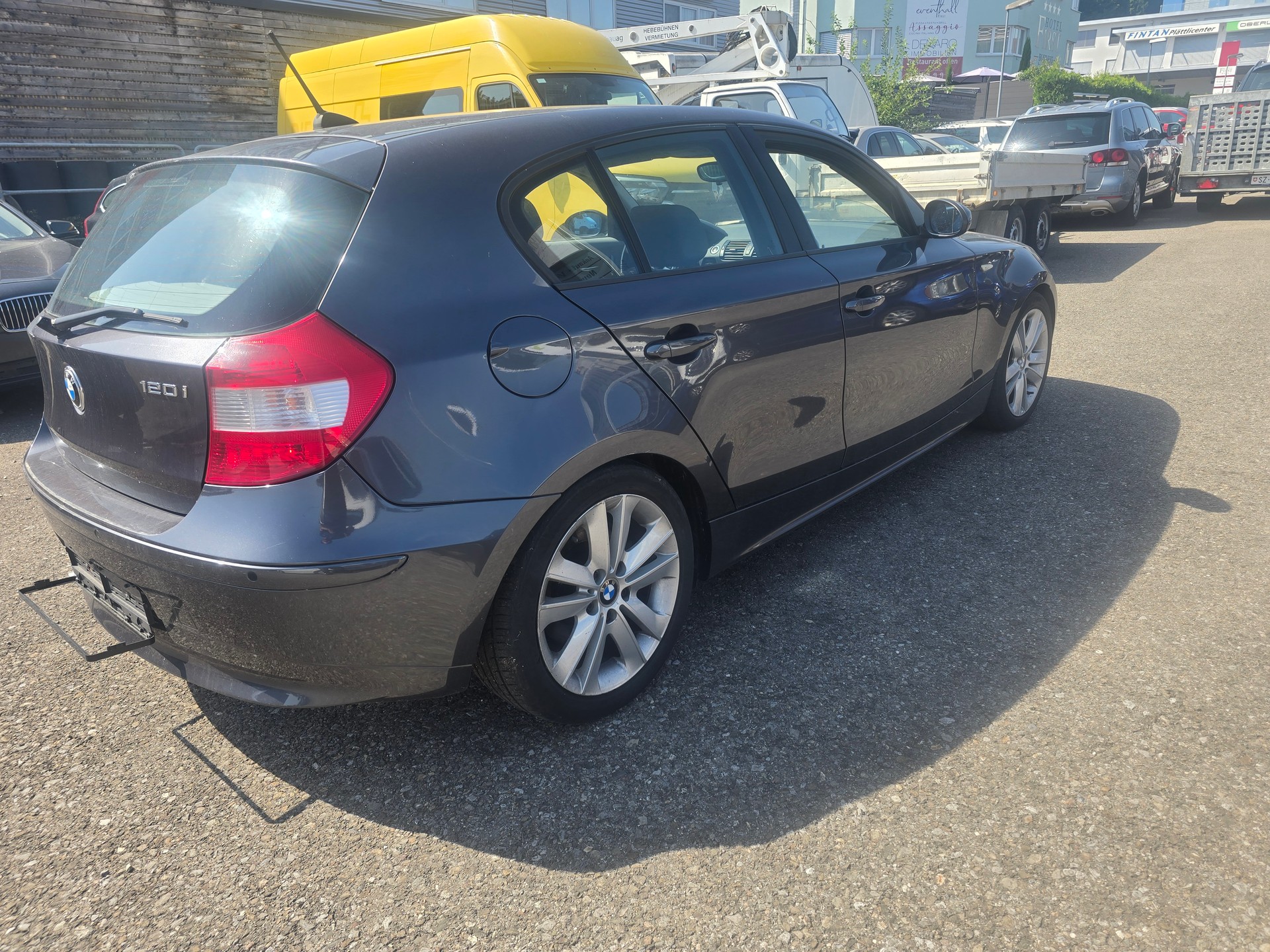 BMW 120i-image-7