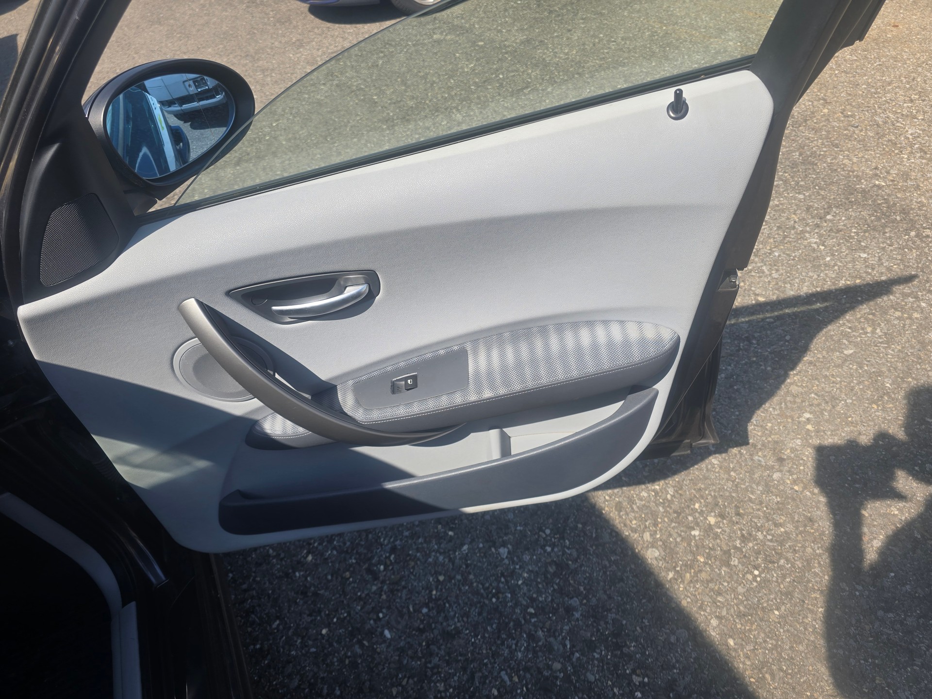 BMW 120i-image-13