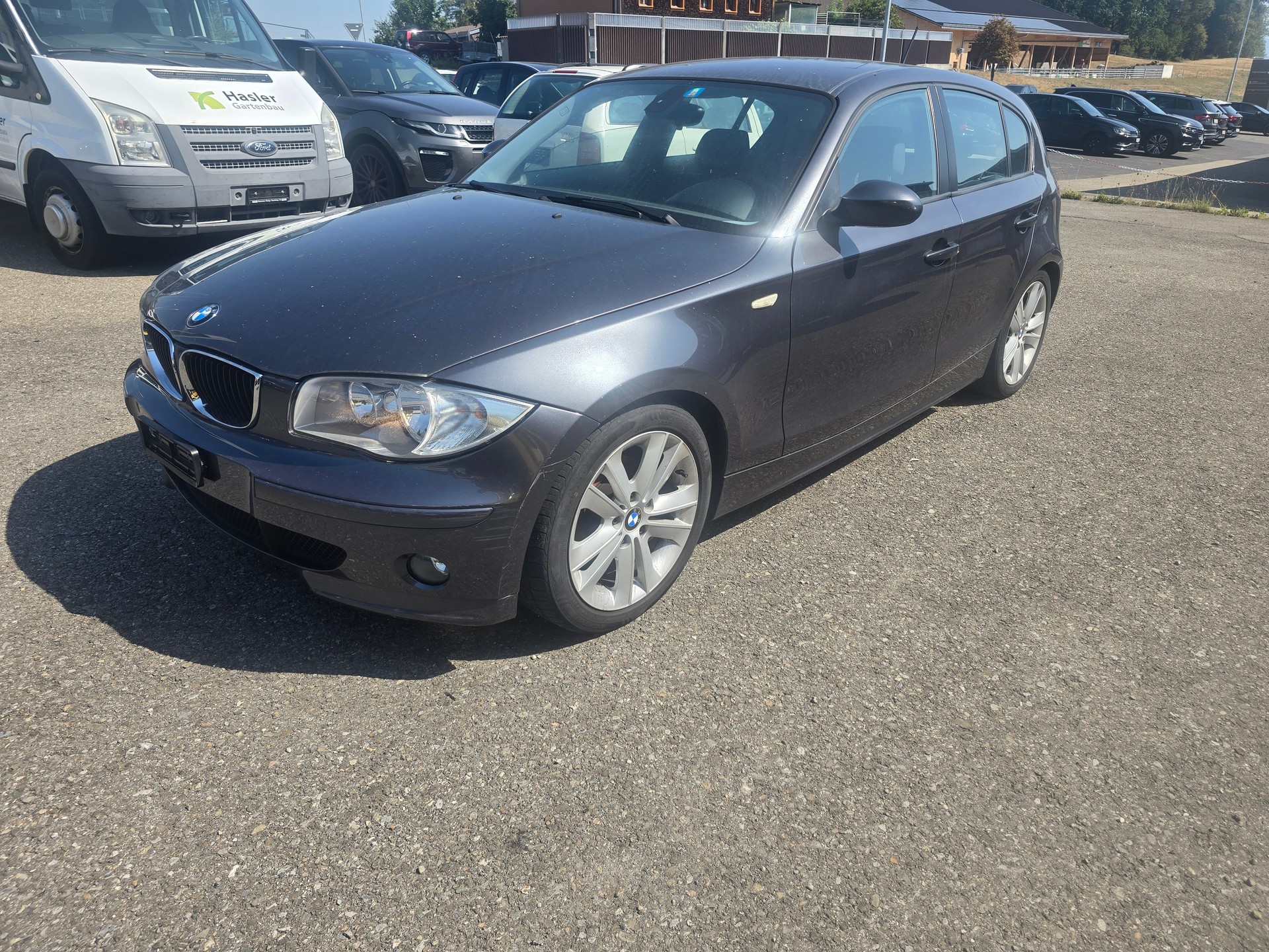 BMW 120i-image-1
