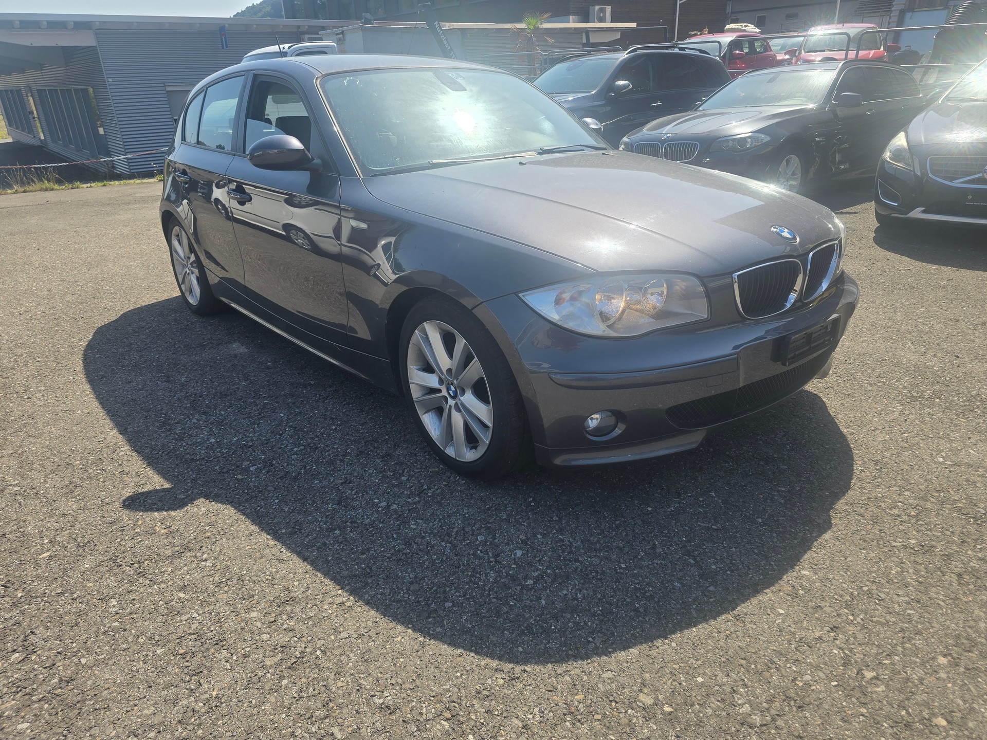 BMW 120i-image-2