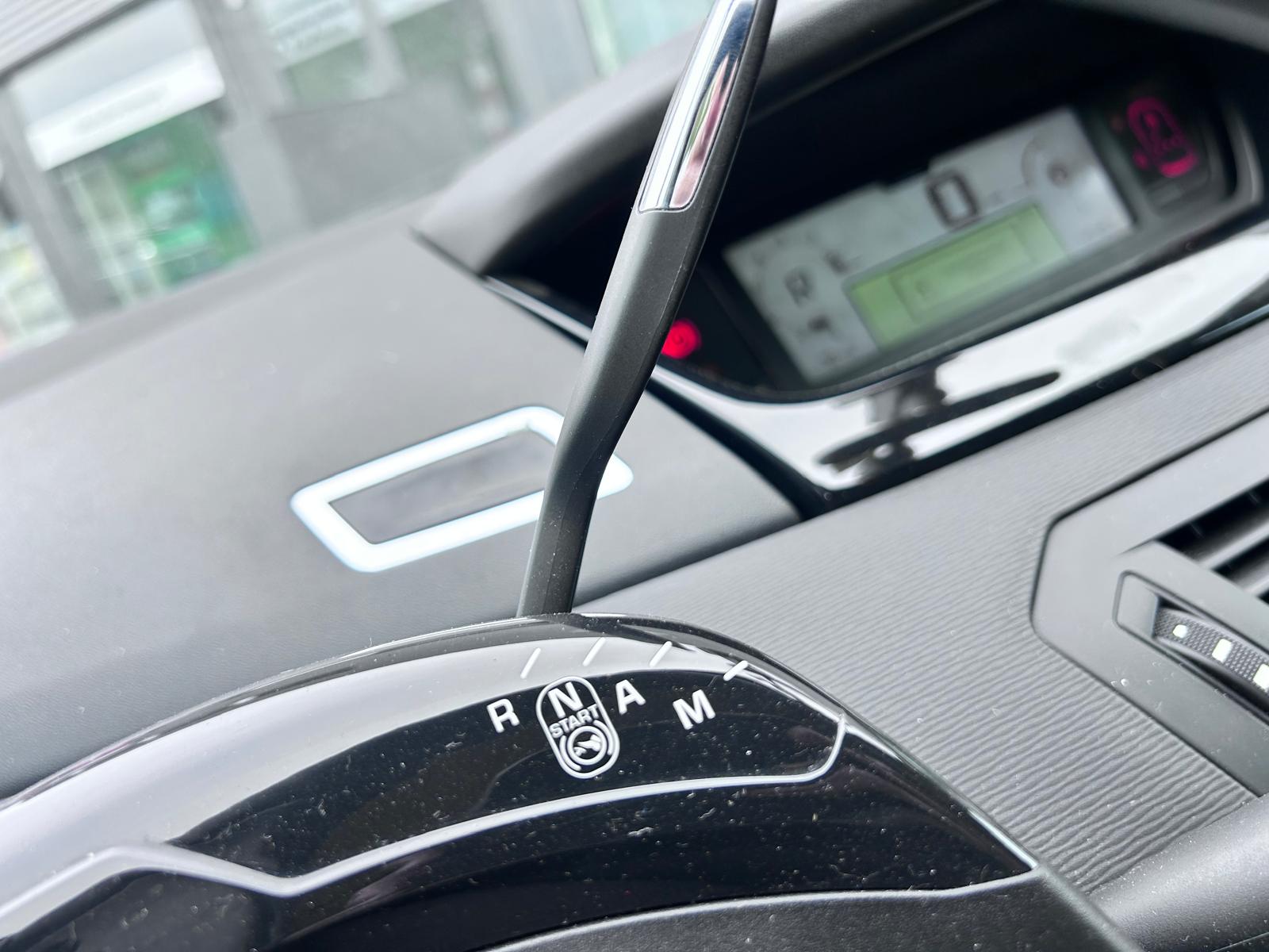 CITROEN C4 Picasso 1.6i 16V THP Swiss Style EGS6-image-12