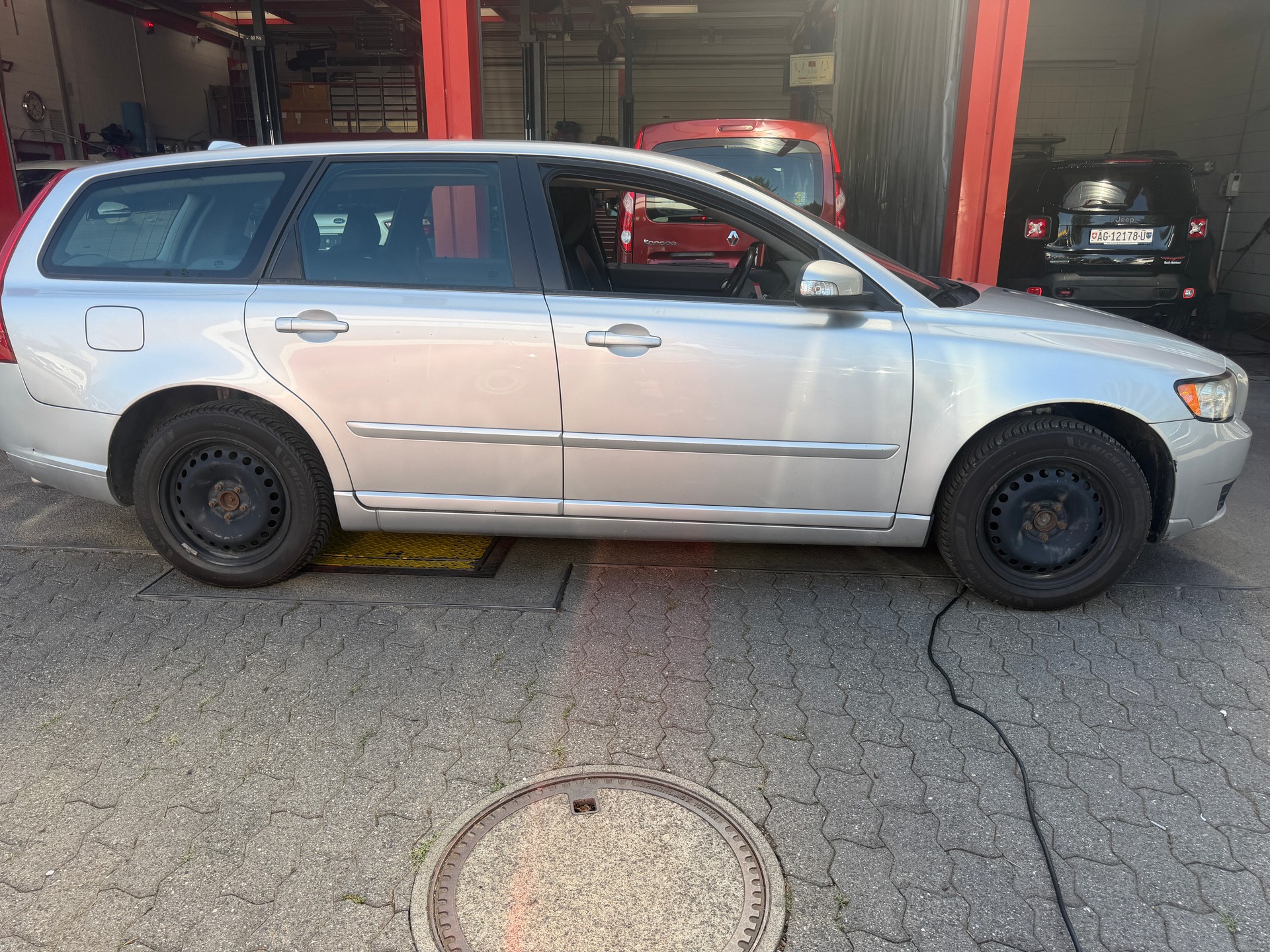 VOLVO V50 T5 AWD Momentum-showroom-element-3