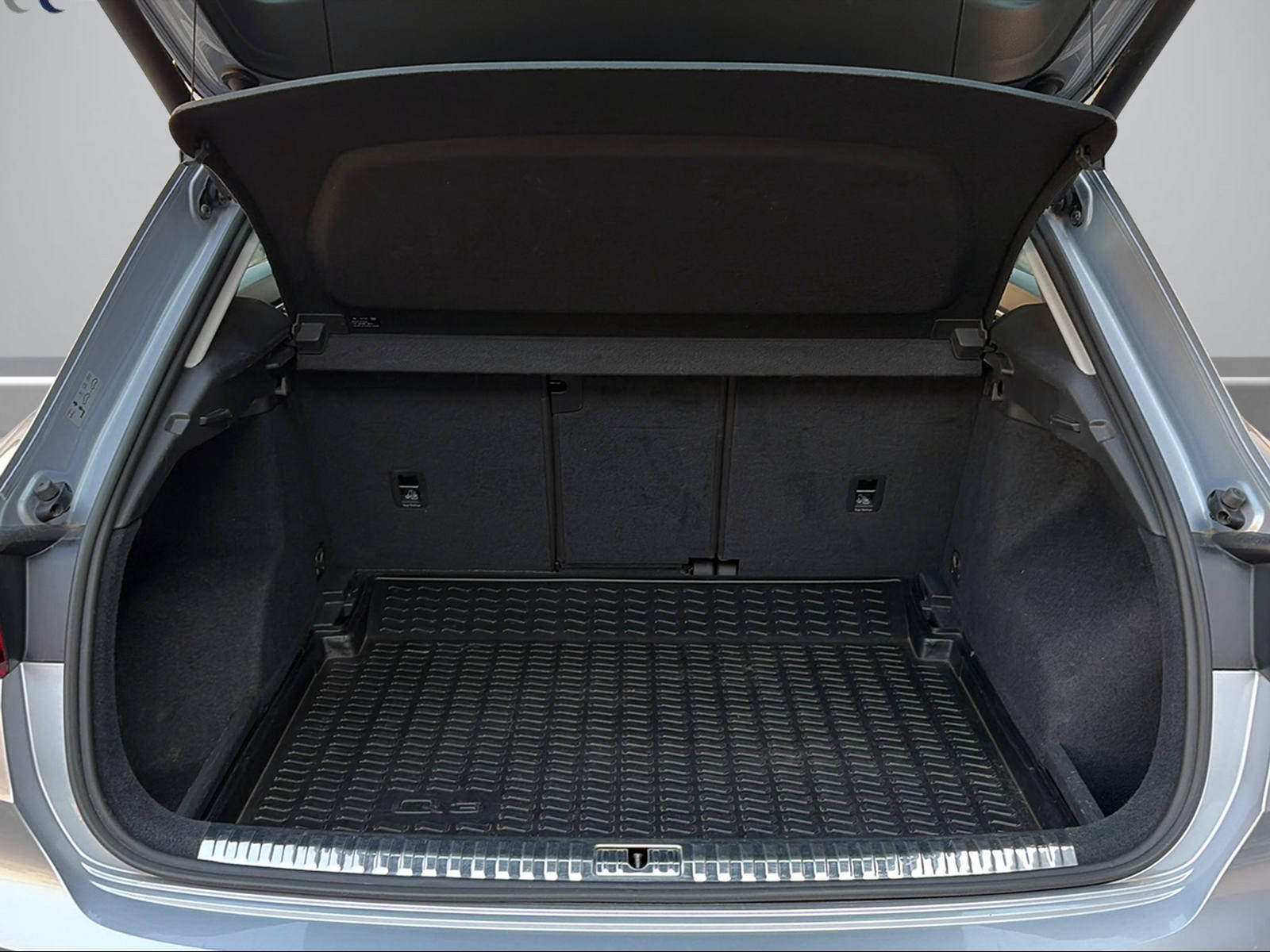 AUDI Q3 40 TFSI advanced quattro S-tronic-image-5