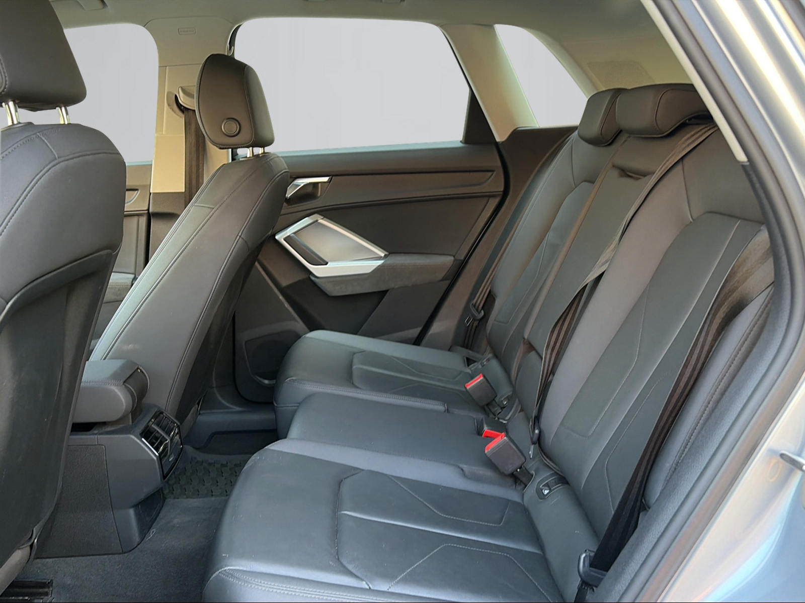 AUDI Q3 40 TFSI advanced quattro S-tronic-image-9