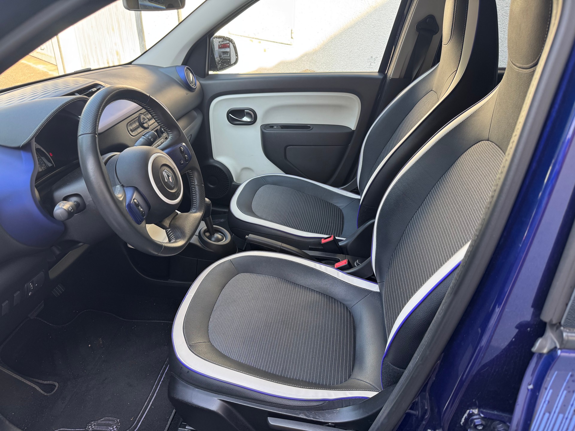 RENAULT Twingo 0.9 Intens EDC-image-3