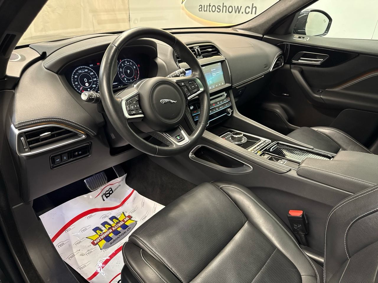 JAGUAR F-Pace 25t 2.0 R-Sport AWD Automatik-image-2