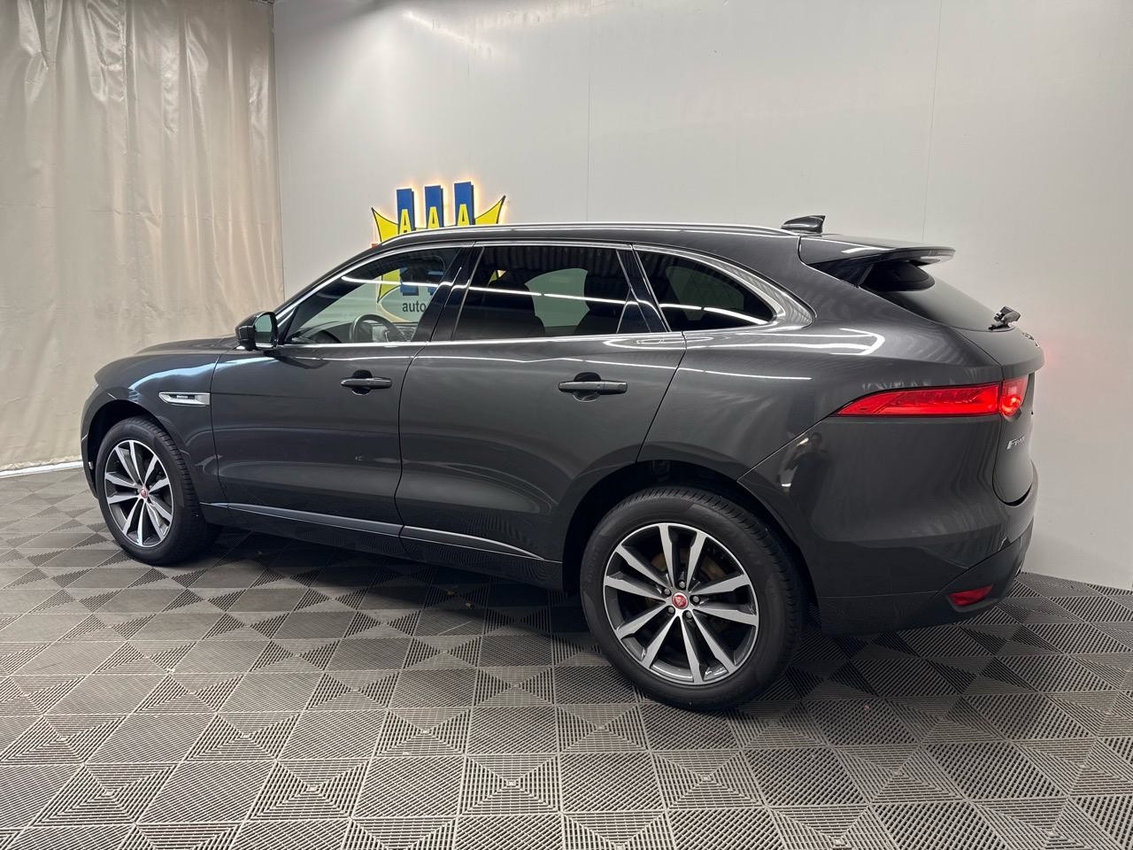 JAGUAR F-Pace 25t 2.0 R-Sport AWD Automatik-image-1