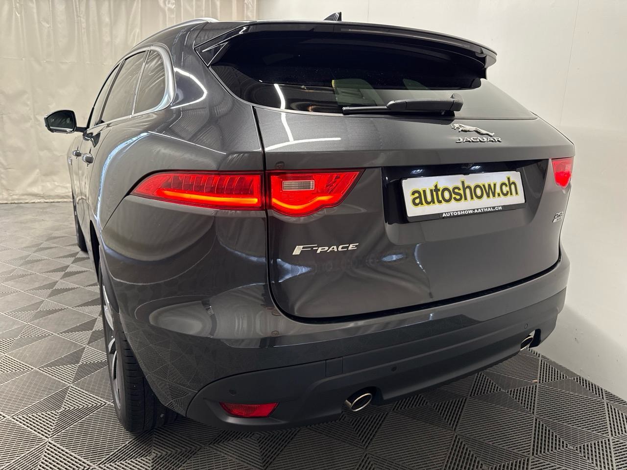 JAGUAR F-Pace 25t 2.0 R-Sport AWD Automatik-image-18