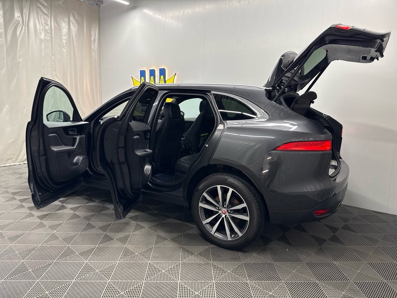 JAGUAR F-Pace 25t 2.0 R-Sport AWD Automatik-image-17