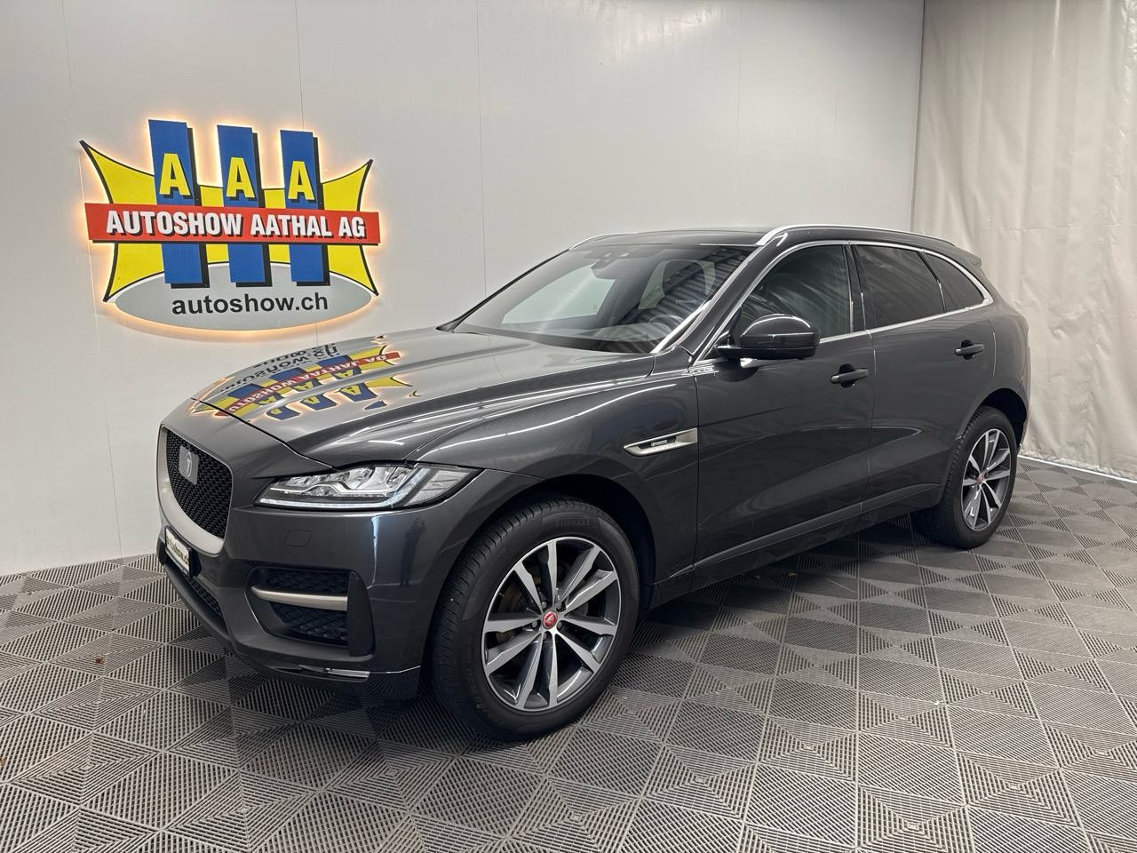 JAGUAR F-Pace 25t 2.0 R-Sport AWD Automatik-image-0