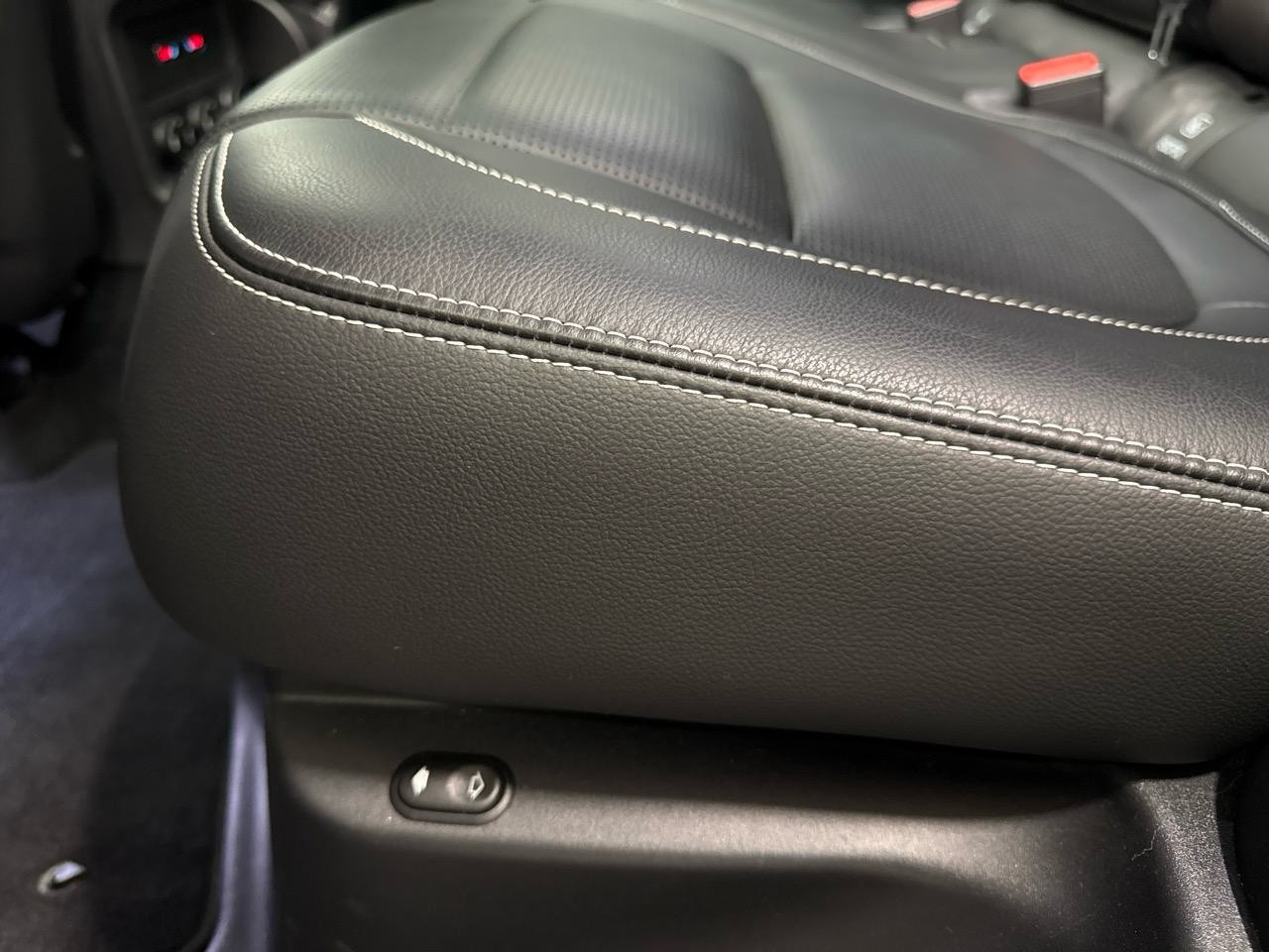 JAGUAR F-Pace 25t 2.0 R-Sport AWD Automatik-image-16