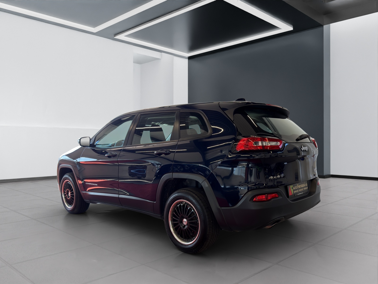 JEEP CHEROKEE-showroom-element-3