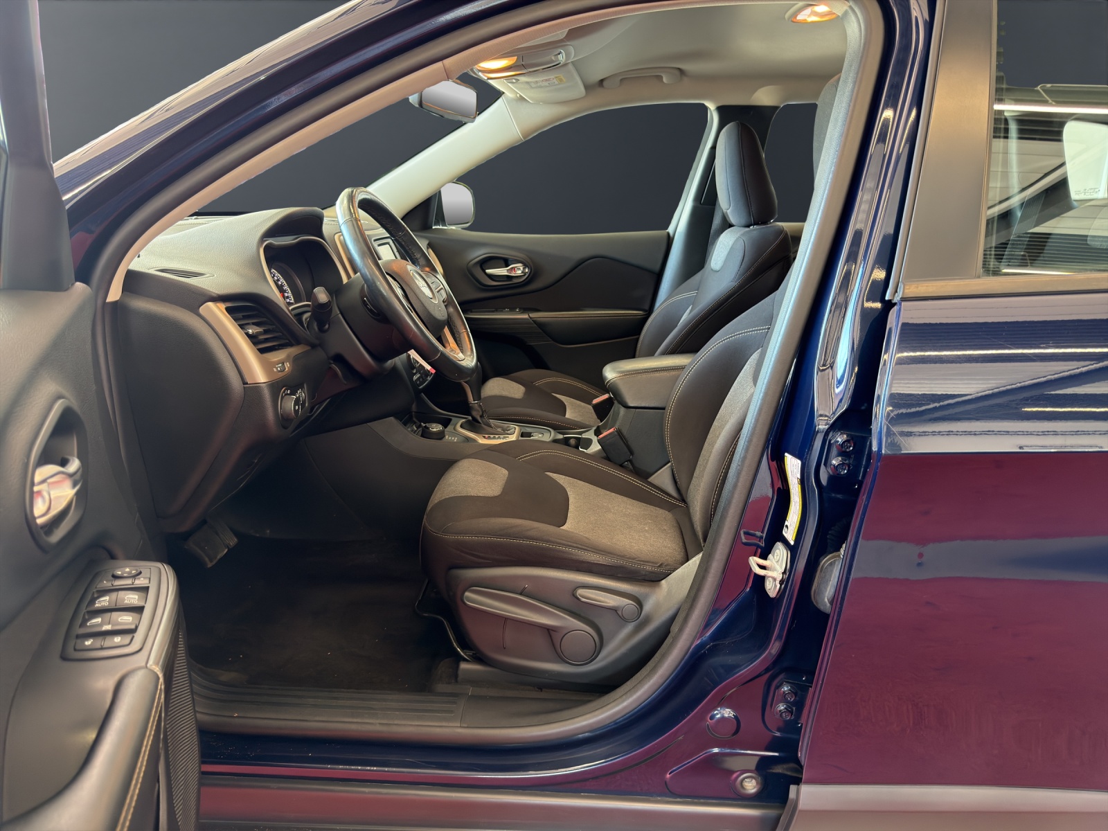 JEEP CHEROKEE-image-15
