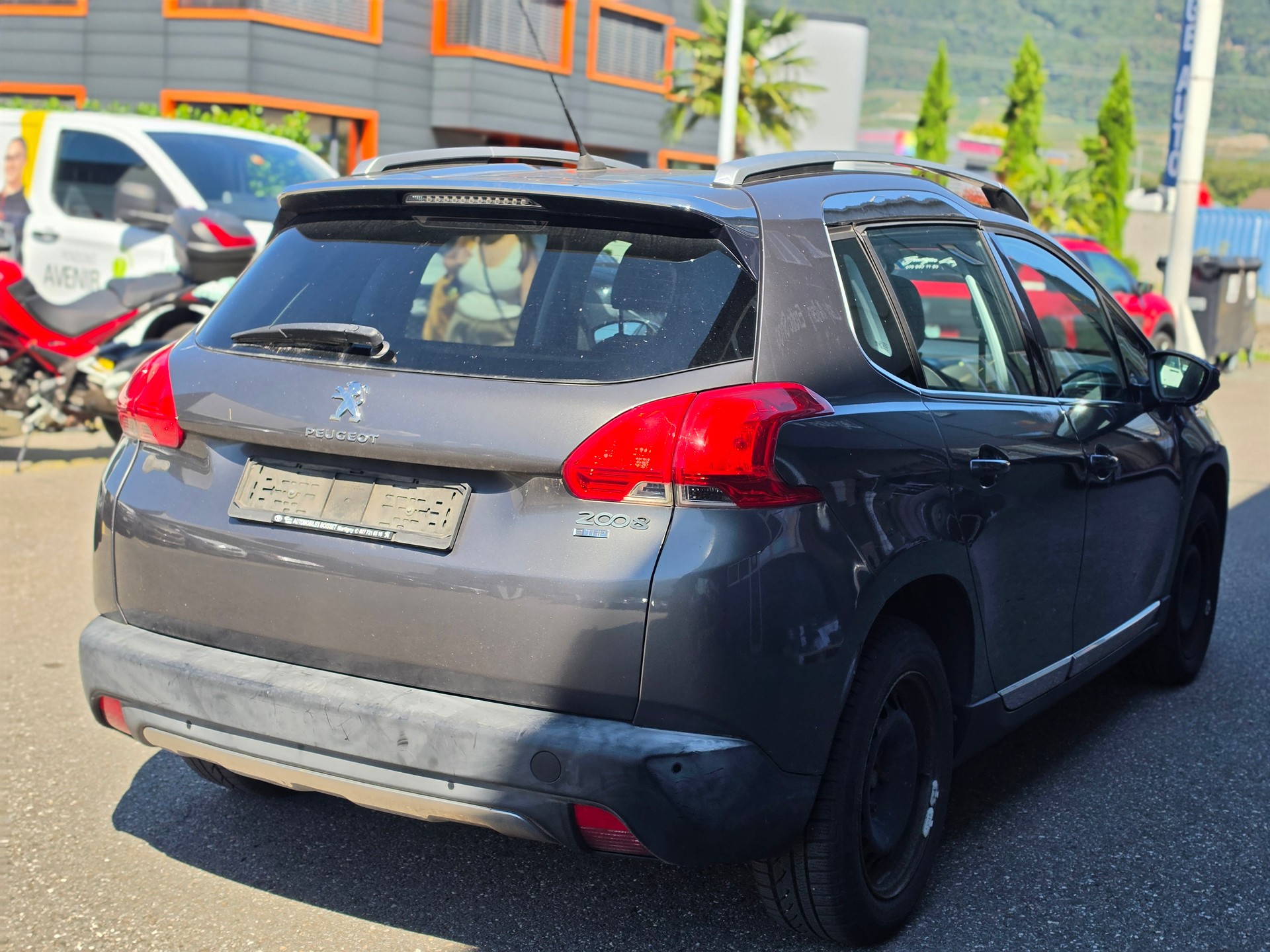 PEUGEOT 2008 1.2 PureTech Féline-image-5