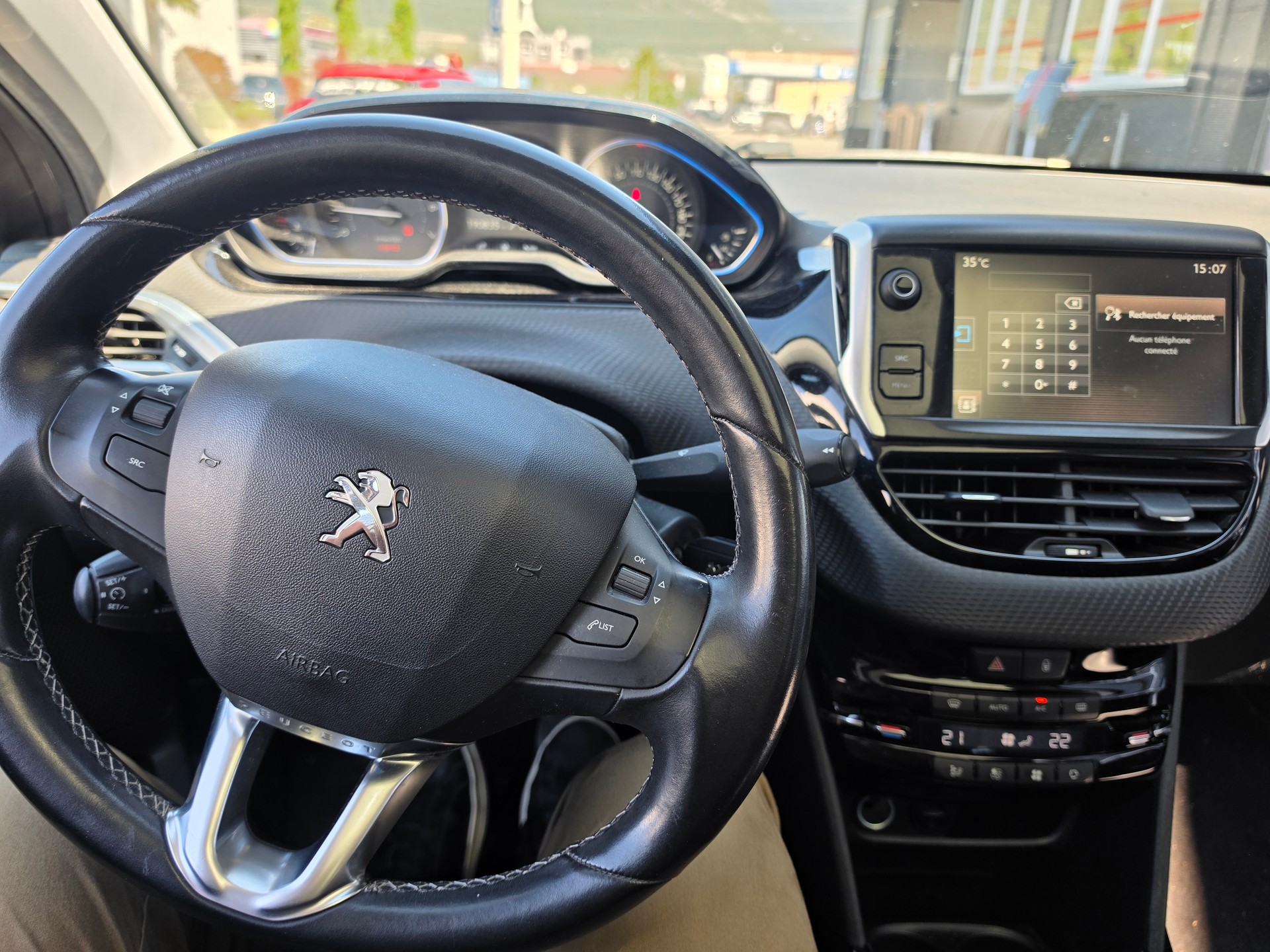 PEUGEOT 2008 1.2 PureTech Féline-image-10