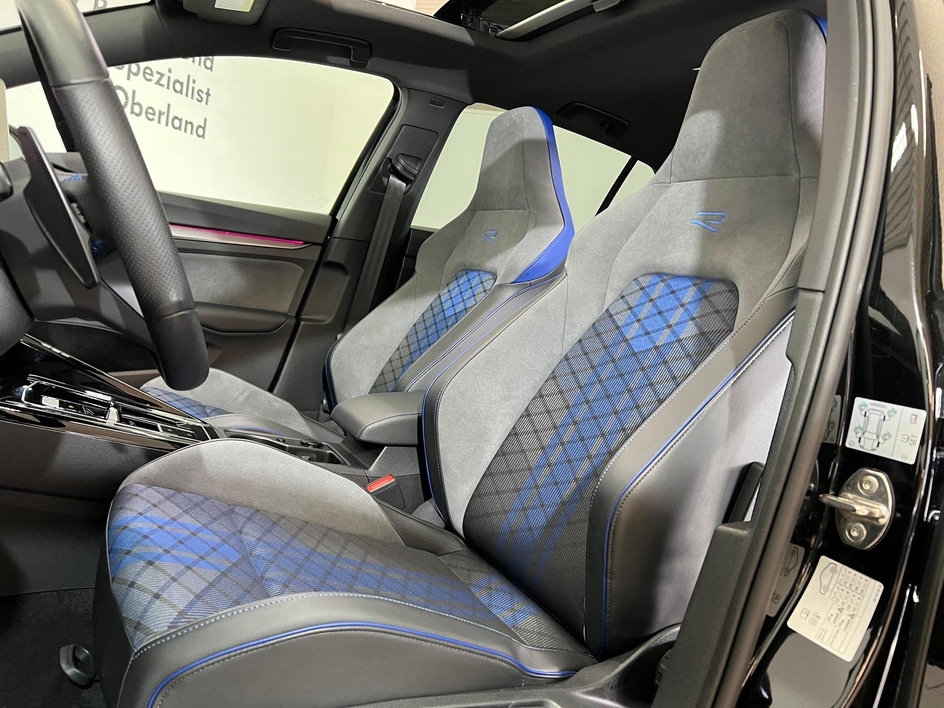 VW Golf 2.0 TSI R Black Edition DSG 4 Motion-image-8