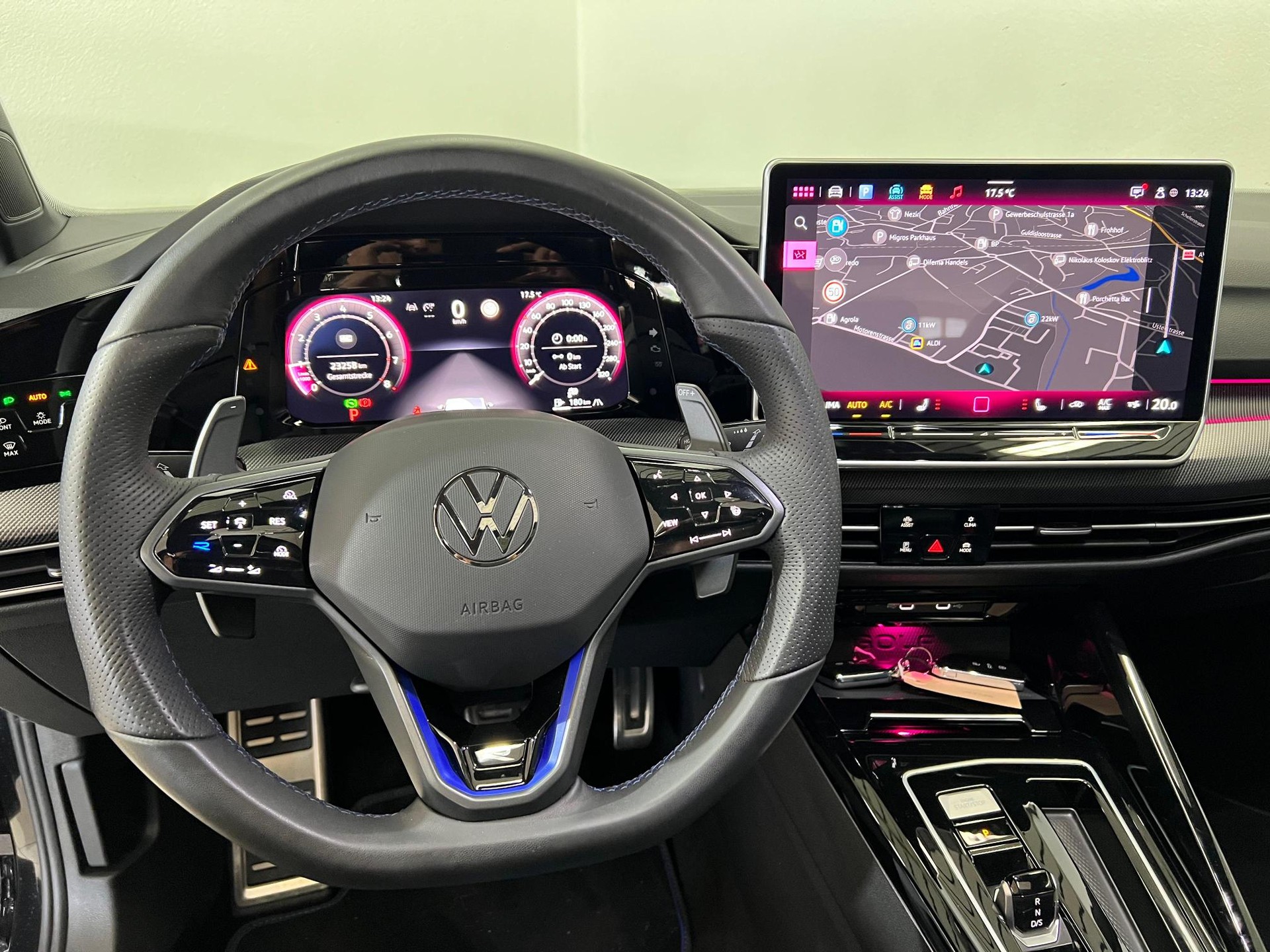 VW Golf 2.0 TSI R Black Edition DSG 4 Motion-image-6