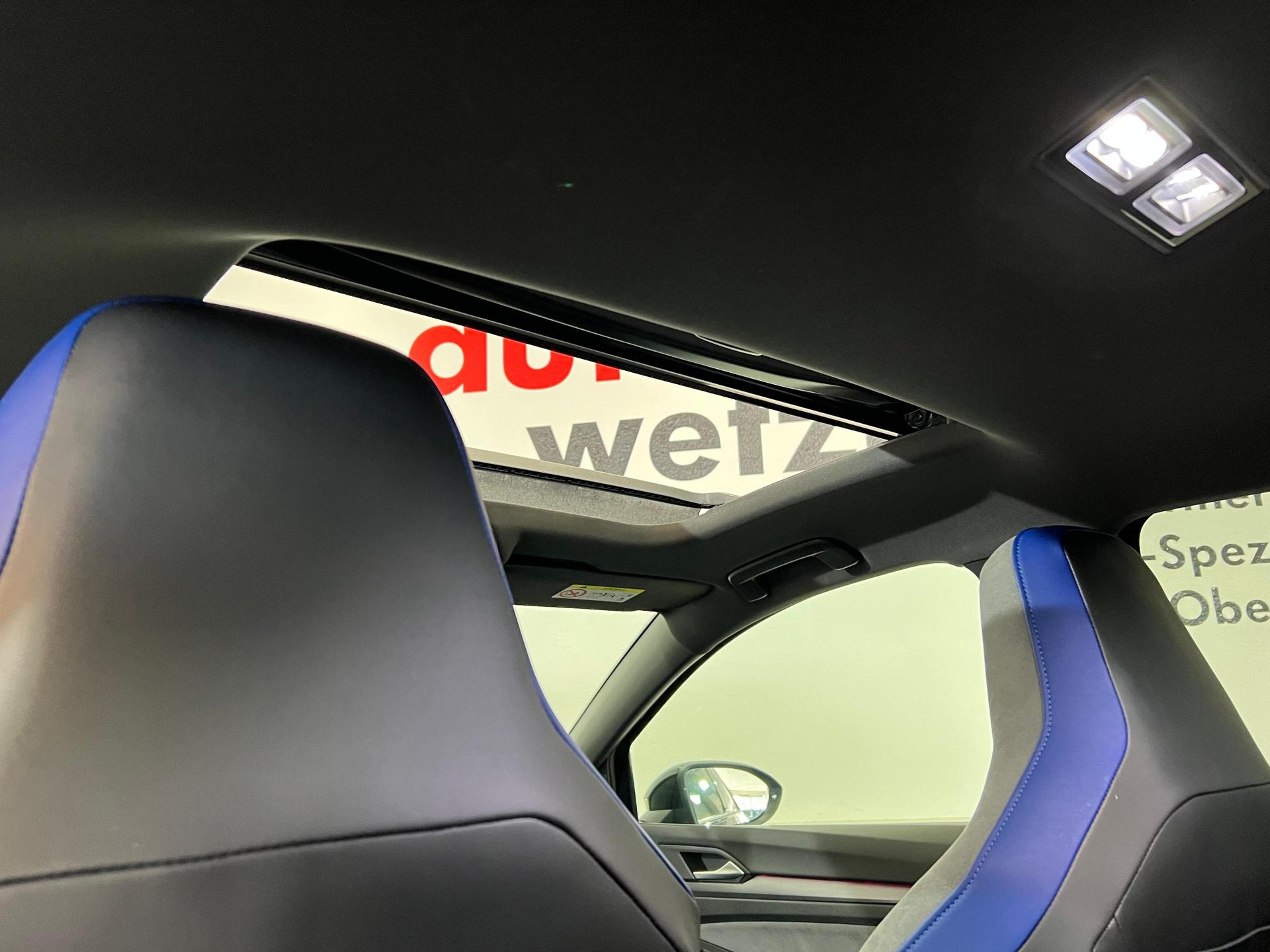 VW Golf 2.0 TSI R Black Edition DSG 4 Motion-image-10