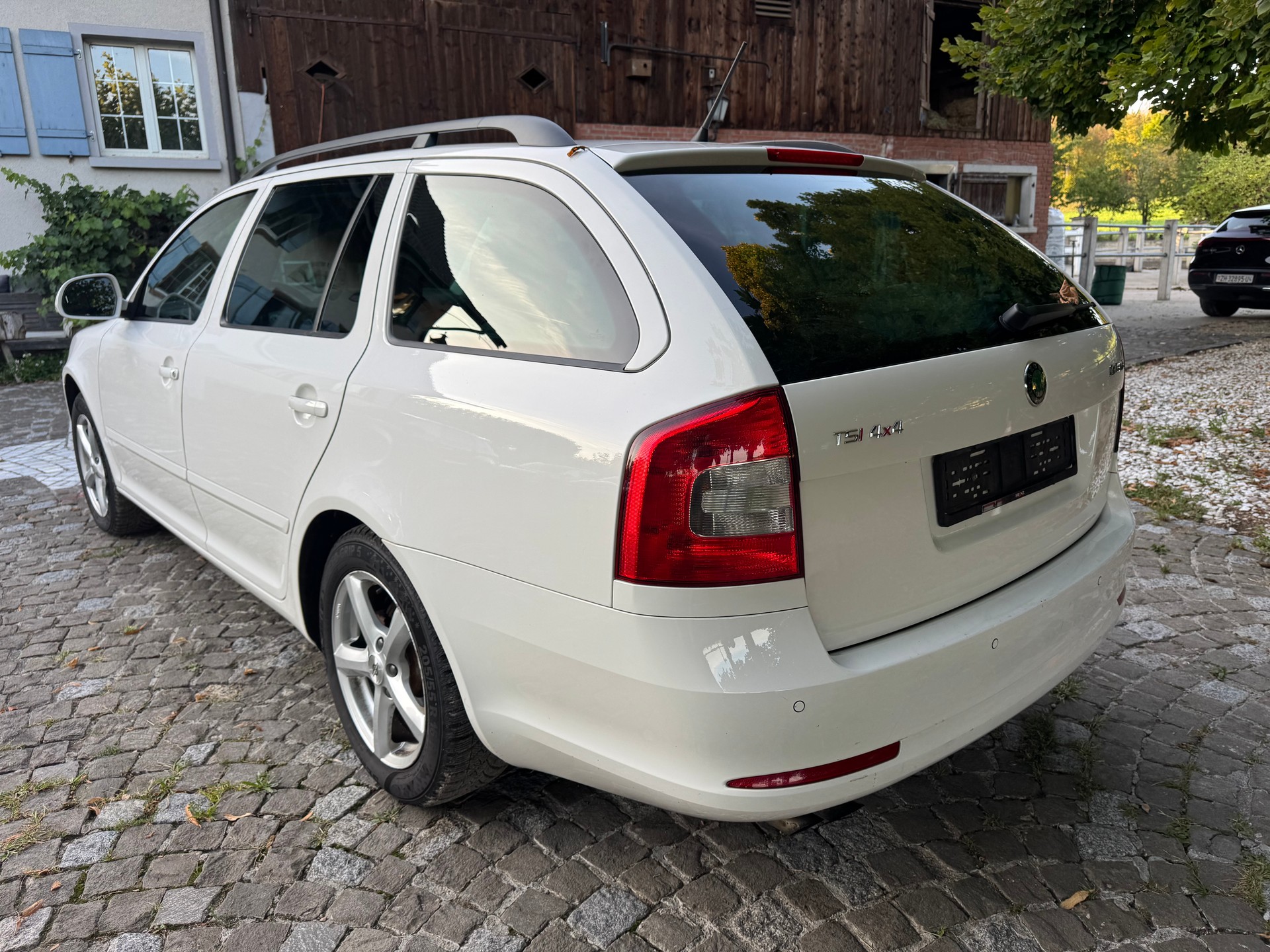 SKODA Octavia Combi 1.8 TSI Ambition 4x4-image-4