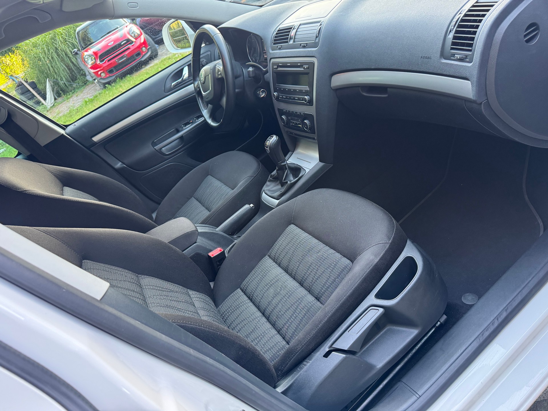 SKODA Octavia Combi 1.8 TSI Ambition 4x4-image-9