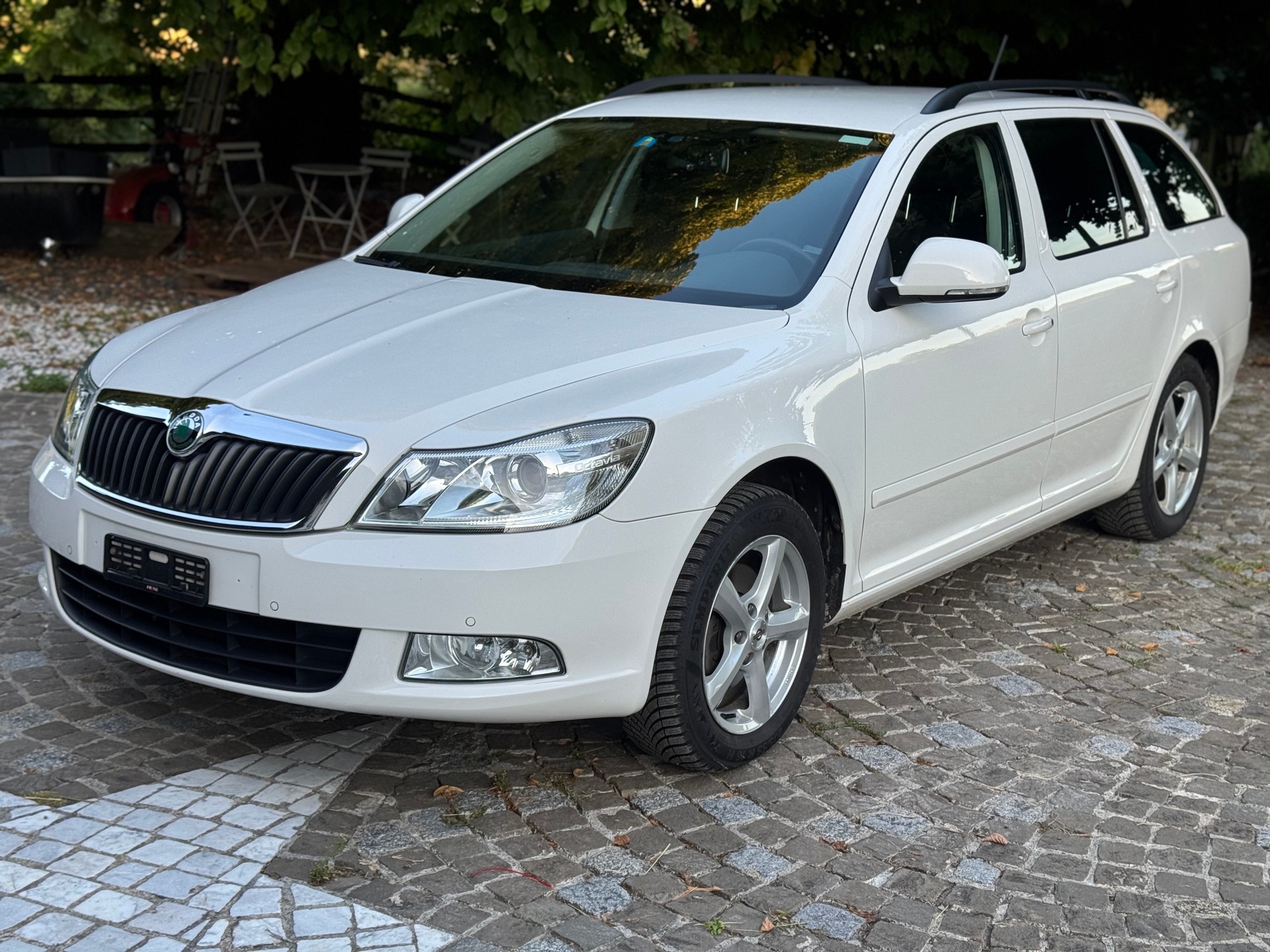 SKODA Octavia Combi 1.8 TSI Ambition 4x4-image-1