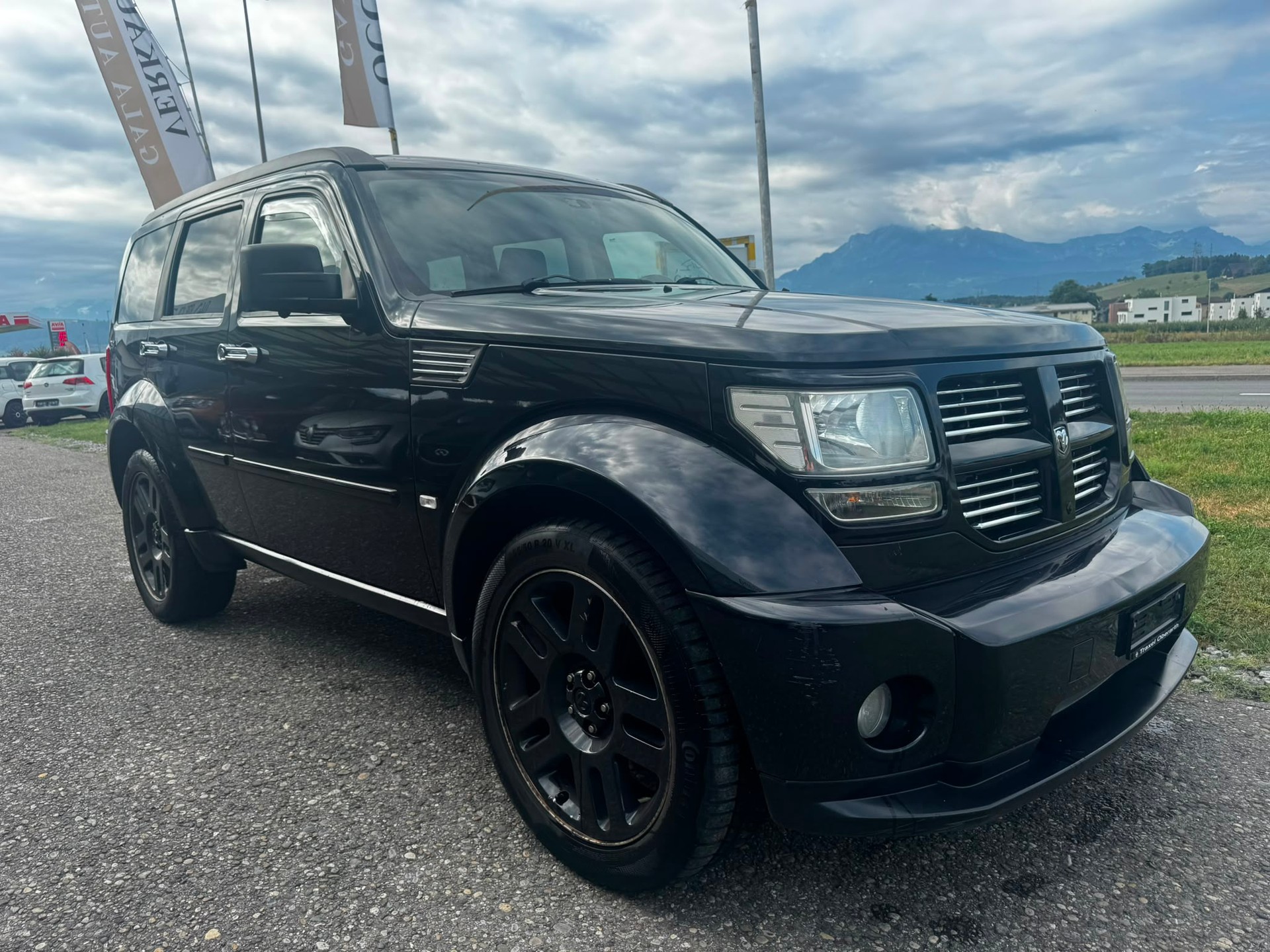 DODGE Nitro 2.8 CRD Blackline Automatic-image-2