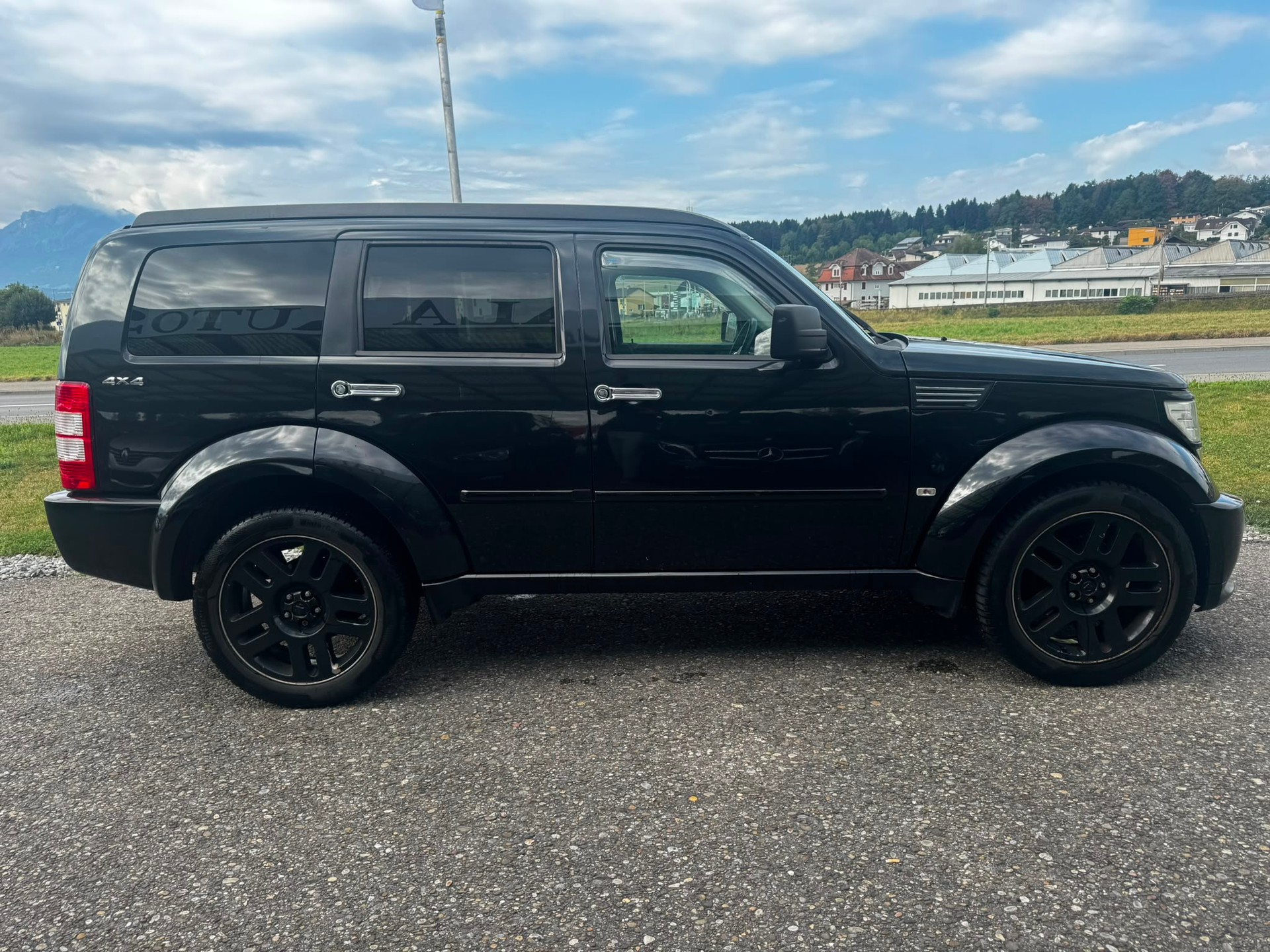 DODGE Nitro 2.8 CRD Blackline Automatic-image-3