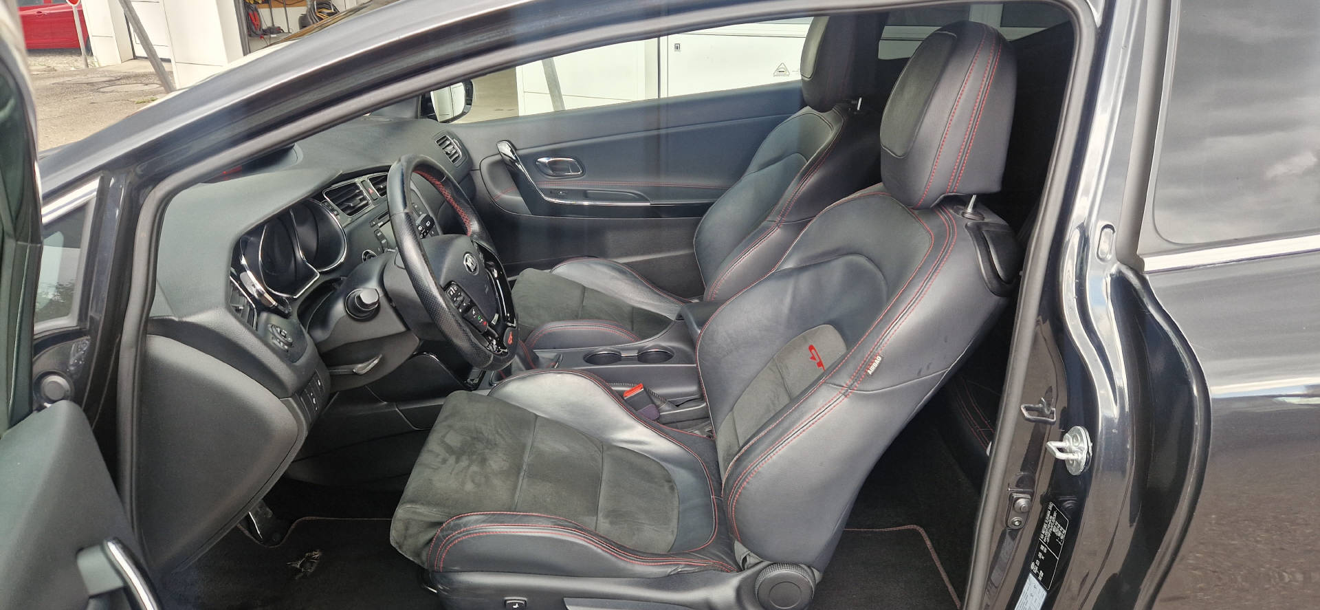 KIA Pro_Ceed 1.6 GDi Turbo GT-image-2