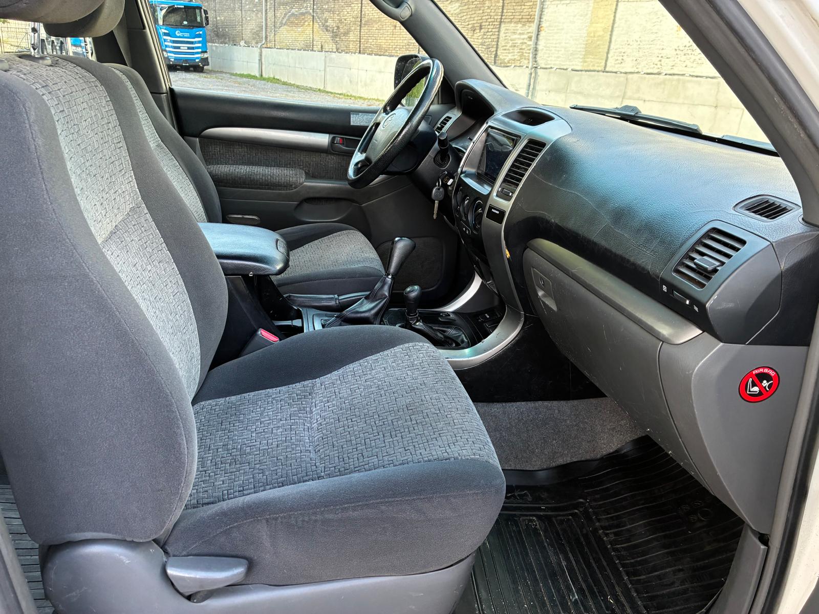 TOYOTA Land Cruiser 3.0 TD Linea Terra-image-8