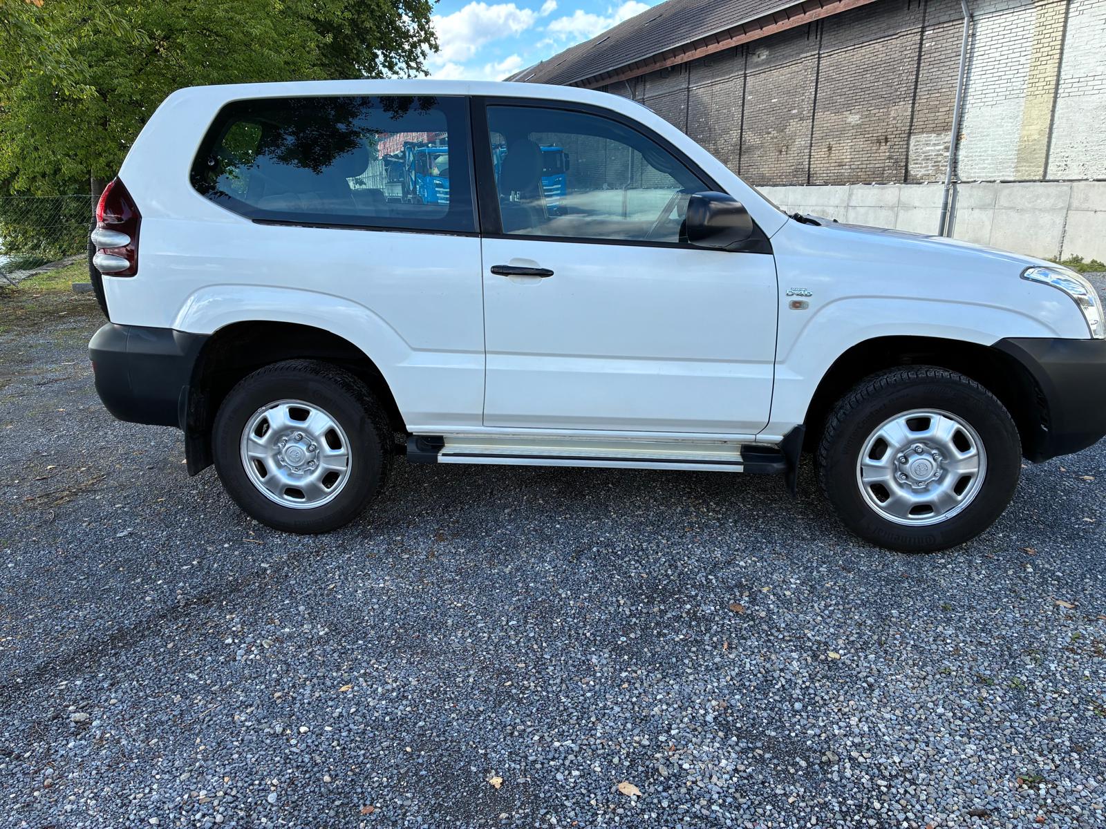 TOYOTA Land Cruiser 3.0 TD Linea Terra-image-7