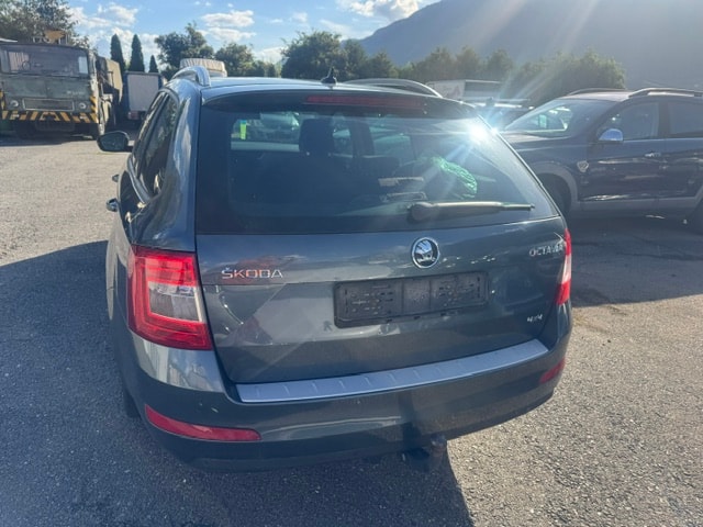 SKODA Octavia Combi 1.8 TSI Swiss Edition 4x4 DSG-image-2