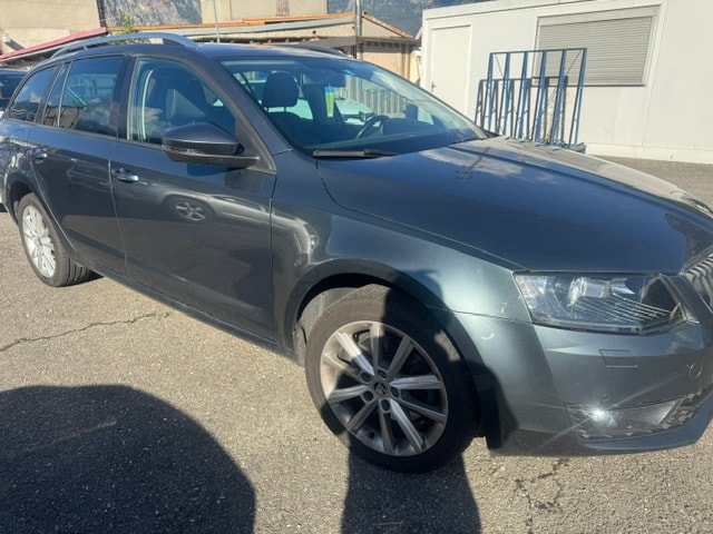 SKODA Octavia Combi 1.8 TSI Swiss Edition 4x4 DSG-image-7