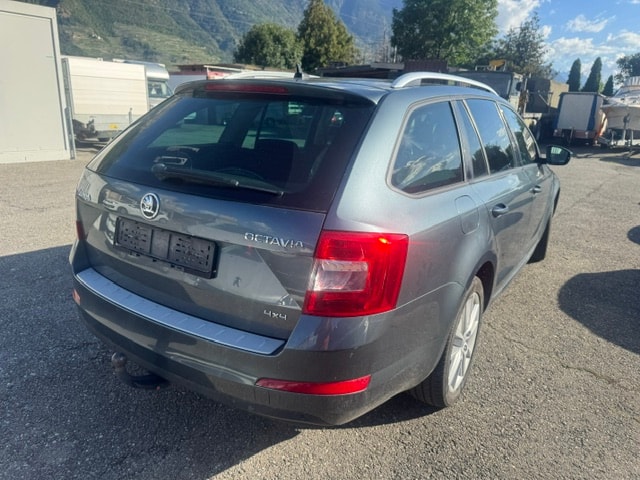 SKODA Octavia Combi 1.8 TSI Swiss Edition 4x4 DSG-image-3