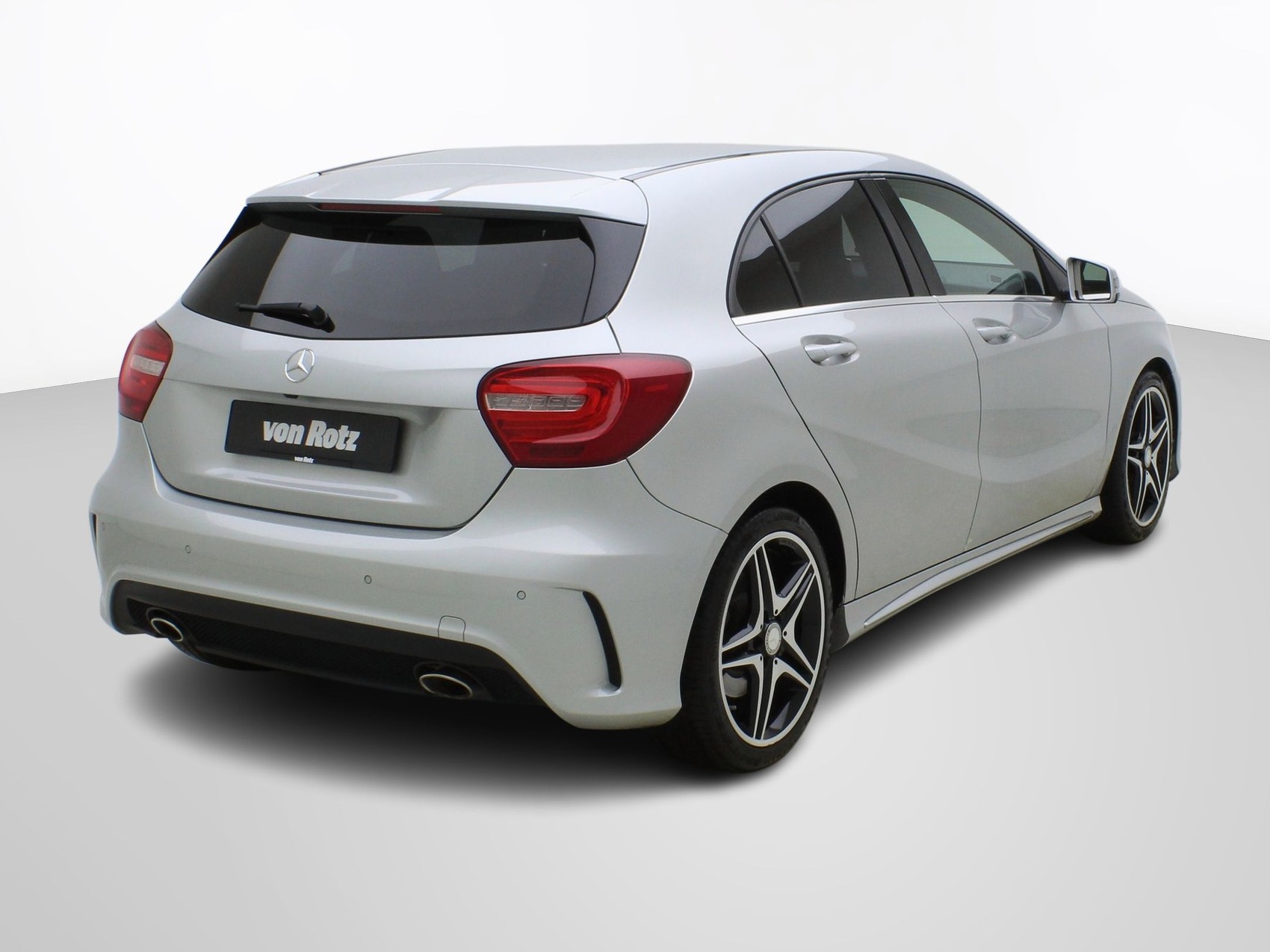 MERCEDES-BENZ A-Klasse A 220 CDI AMG Line 4matic-image-4