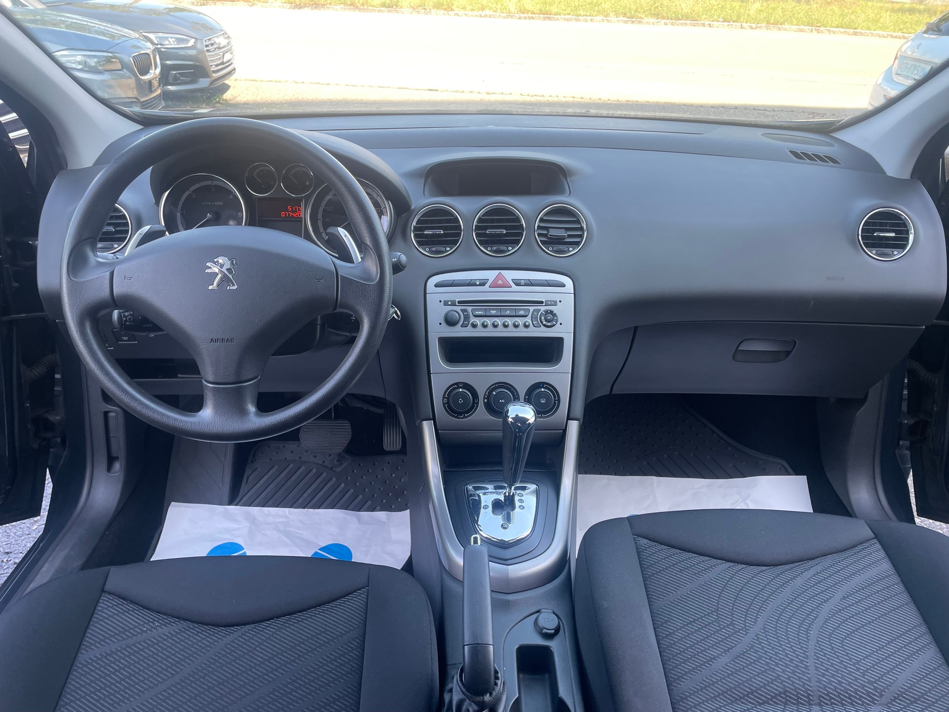 PEUGEOT 308 SW 1.6 HDI Allure EGS6-image-10