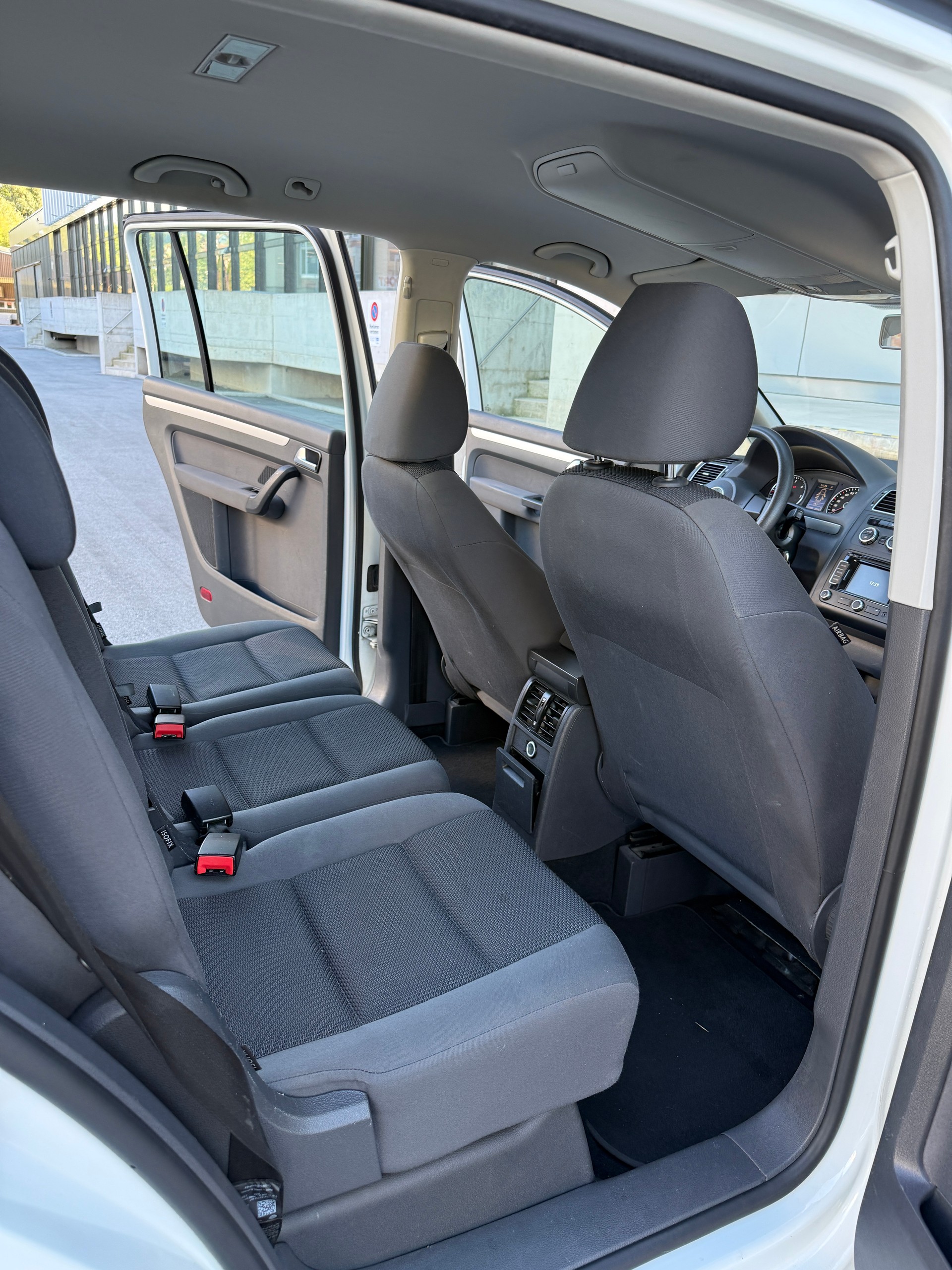 VW Touran 1.6 TDI BMT Comfortline DSG-image-13