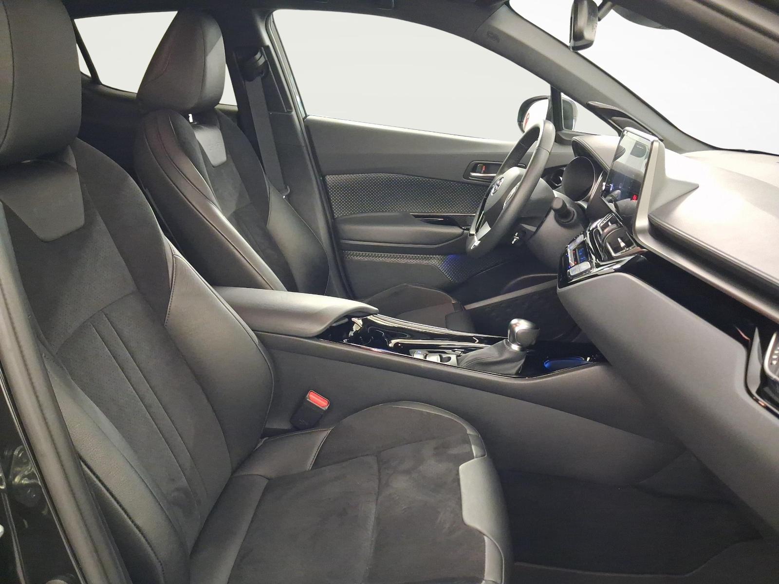 TOYOTA C-HR 2.0 VVTi HSD Move-image-9
