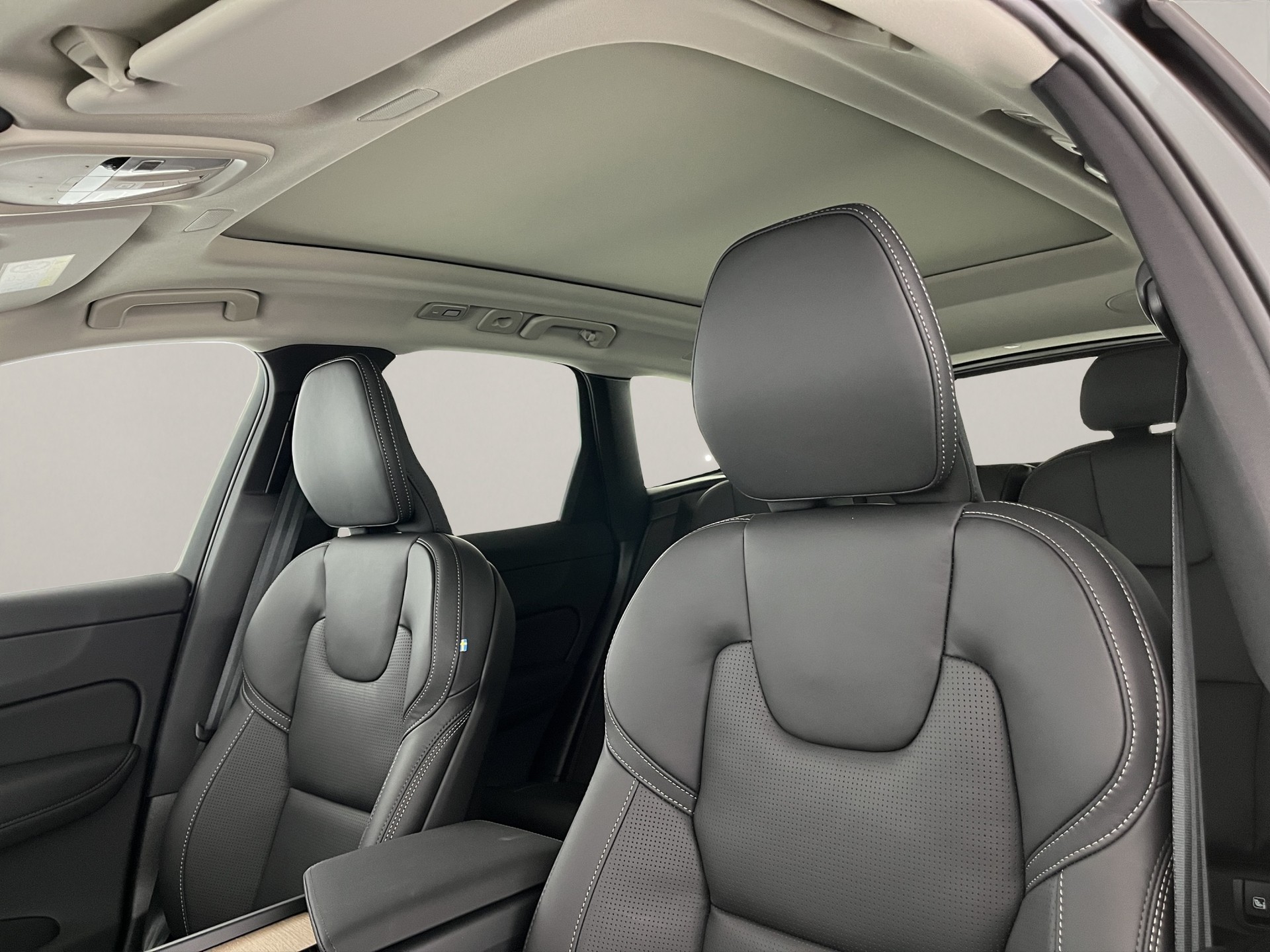VOLVO XC60 2.0 T8 TE Ultra Dark eAWD-image-17