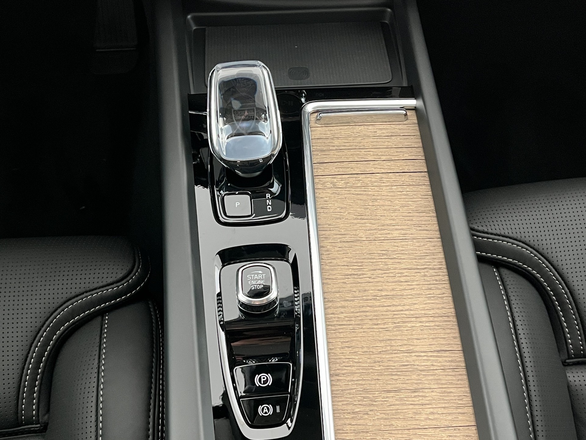VOLVO XC60 2.0 T8 TE Ultra Dark eAWD-image-14