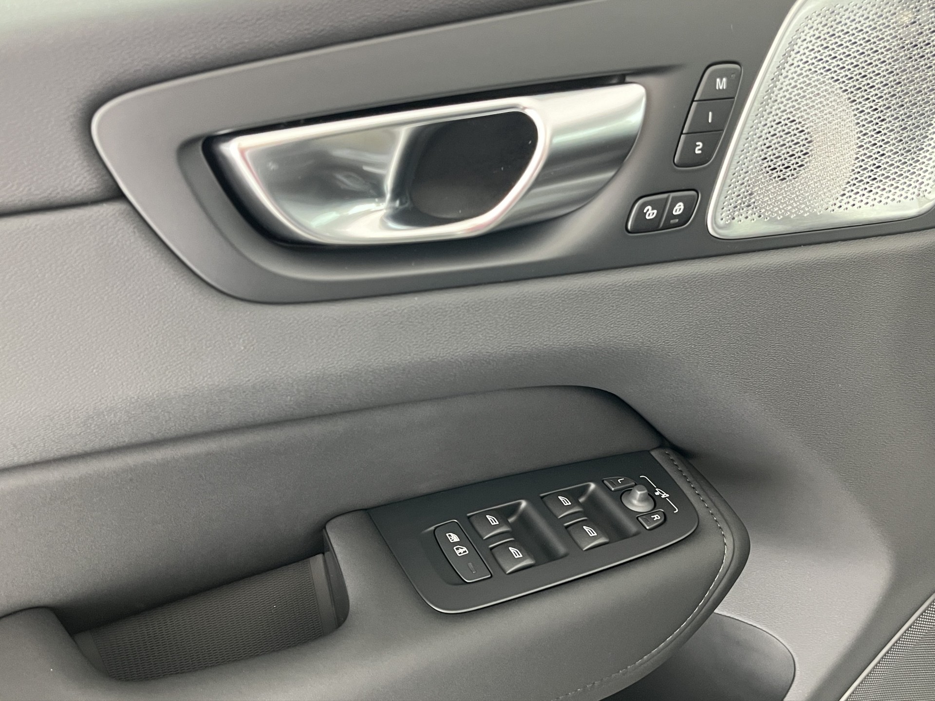 VOLVO XC60 2.0 T8 TE Ultra Dark eAWD-image-11