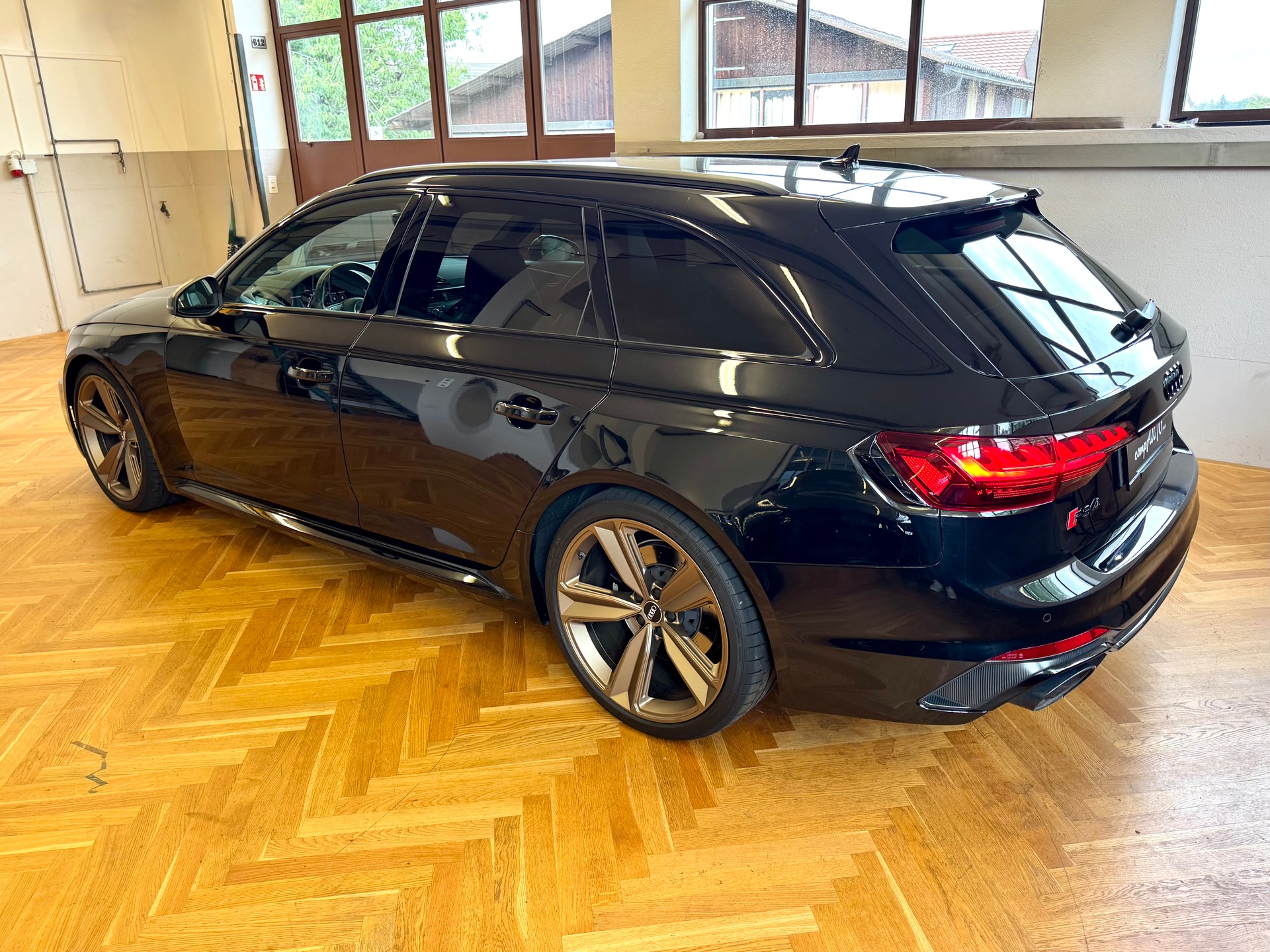 AUDI RS4 Avant quattro tiptronic-image-5