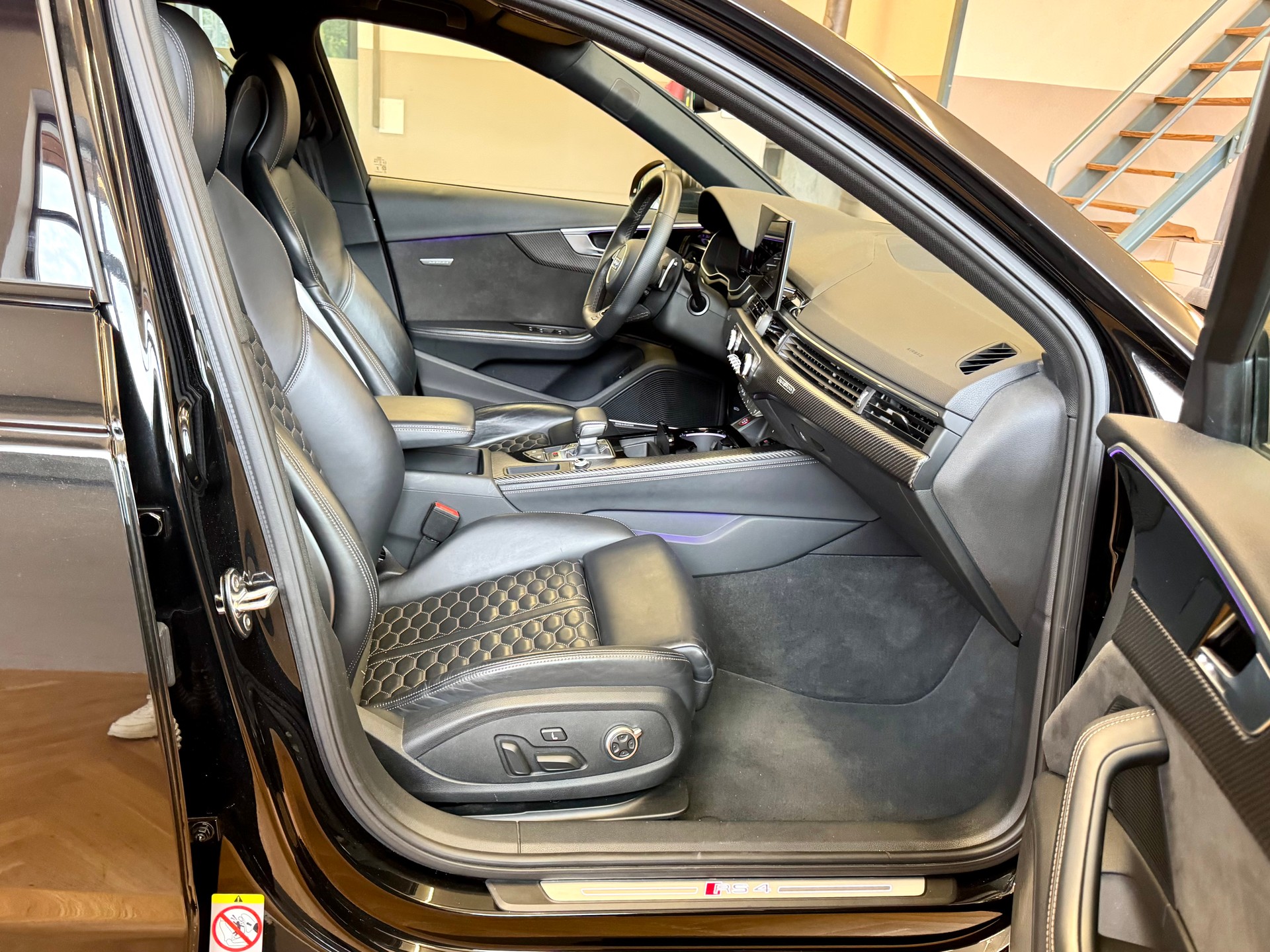 AUDI RS4 Avant quattro tiptronic-image-23