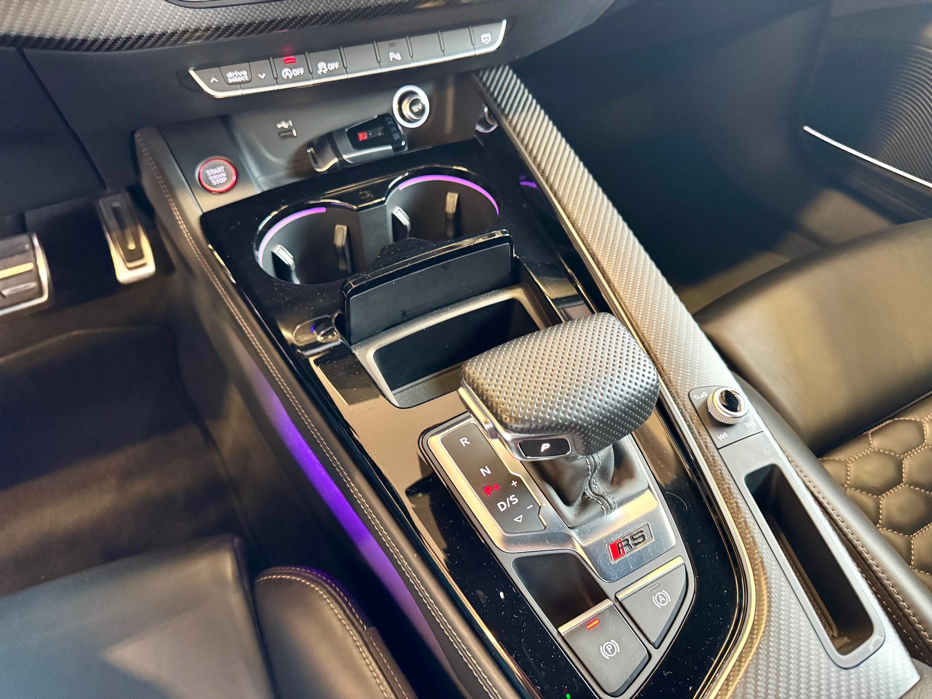AUDI RS4 Avant quattro tiptronic-image-28