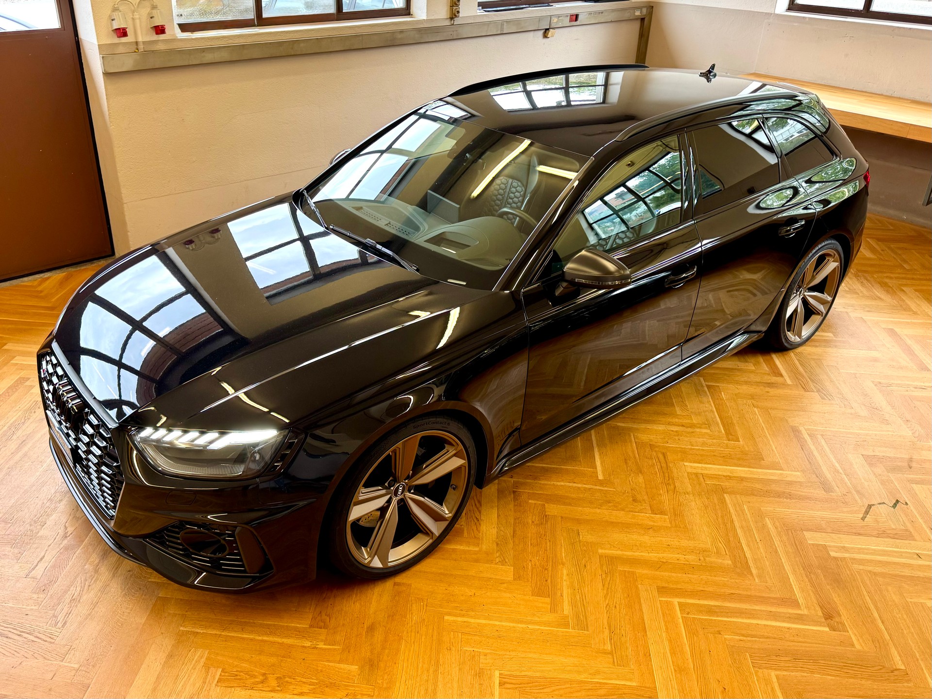 AUDI RS4 Avant quattro tiptronic-image-3