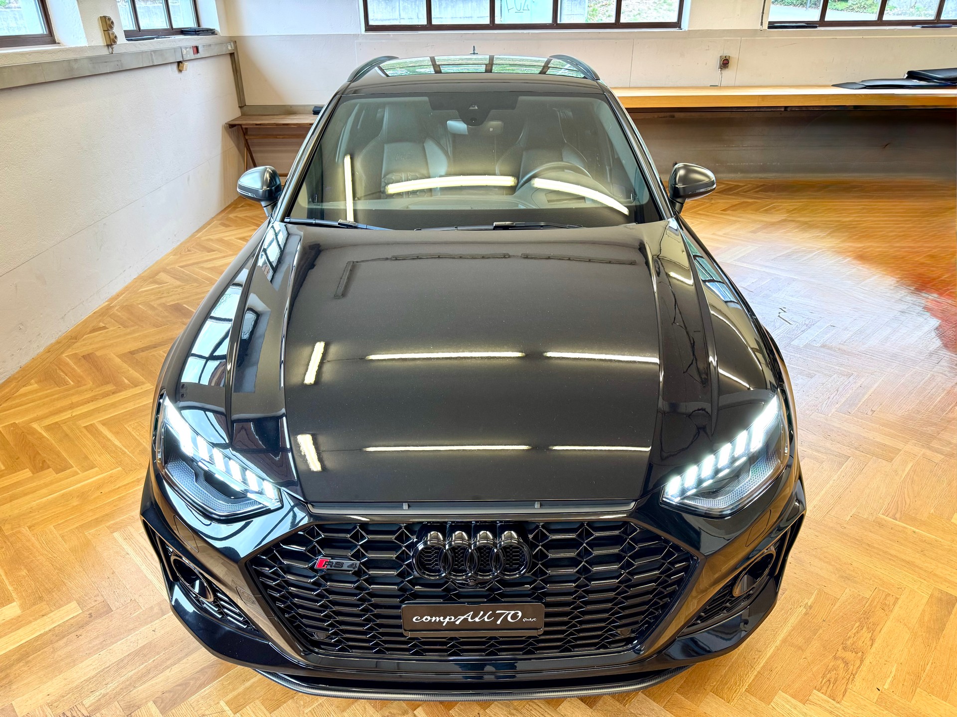 AUDI RS4 Avant quattro tiptronic-image-11