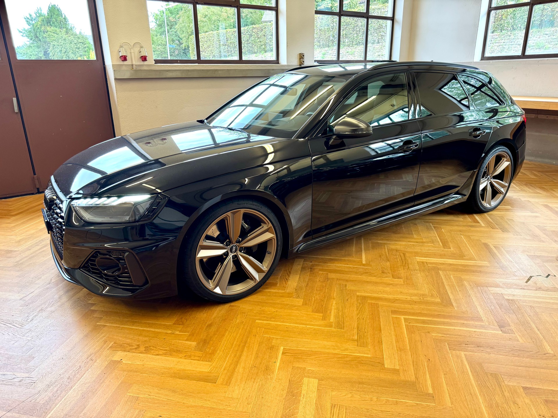 AUDI RS4 Avant quattro tiptronic-image-2