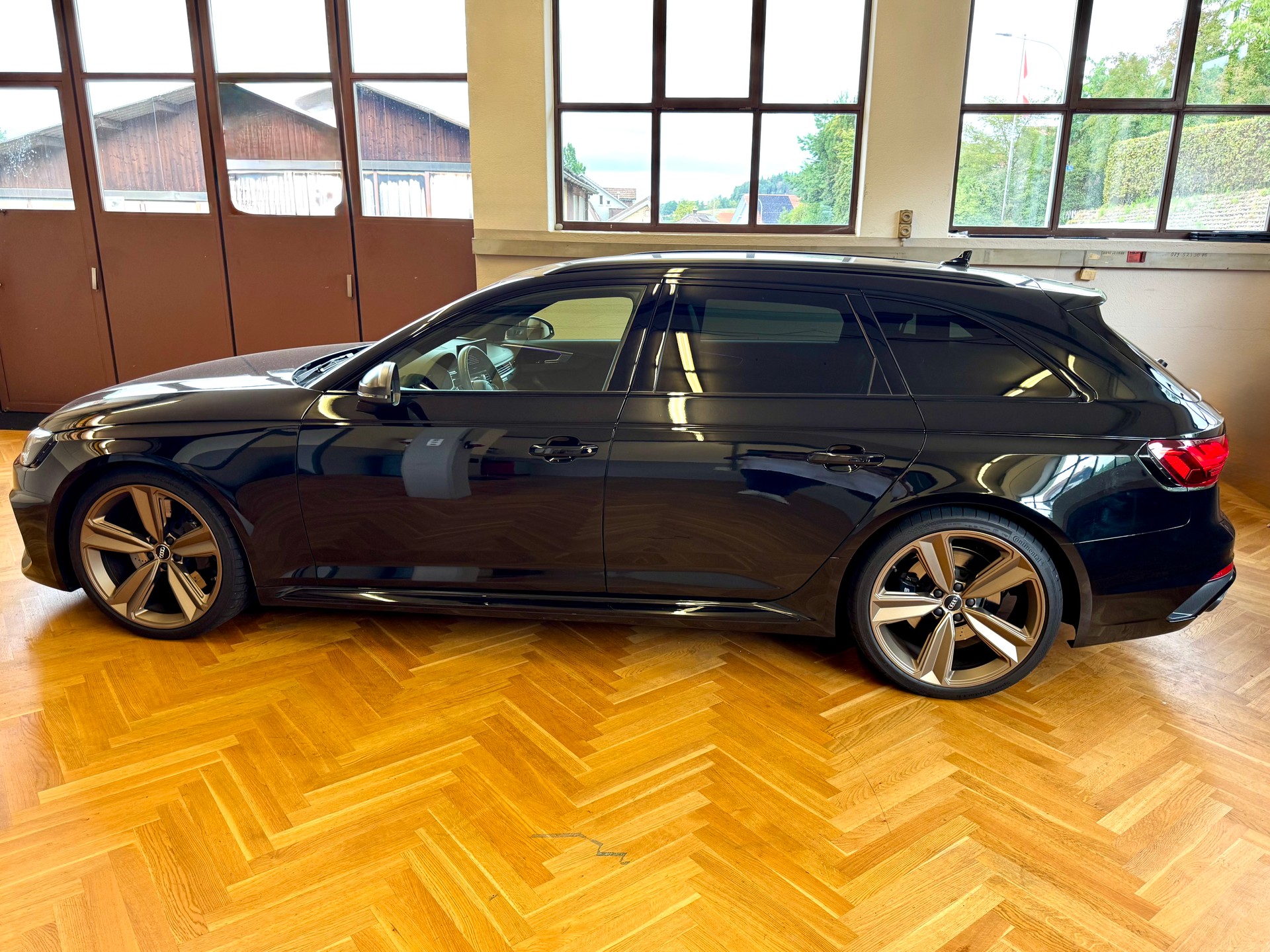 AUDI RS4 Avant quattro tiptronic-image-4