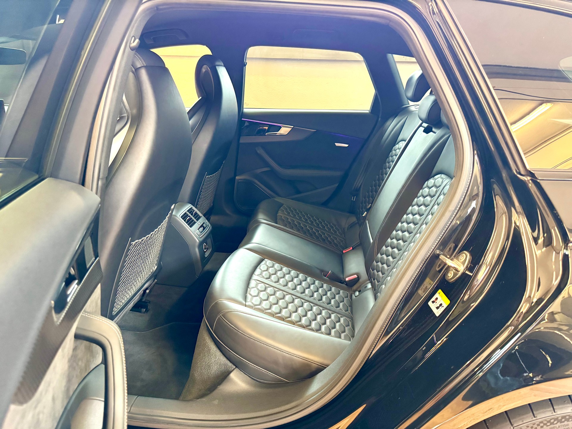 AUDI RS4 Avant quattro tiptronic-image-17