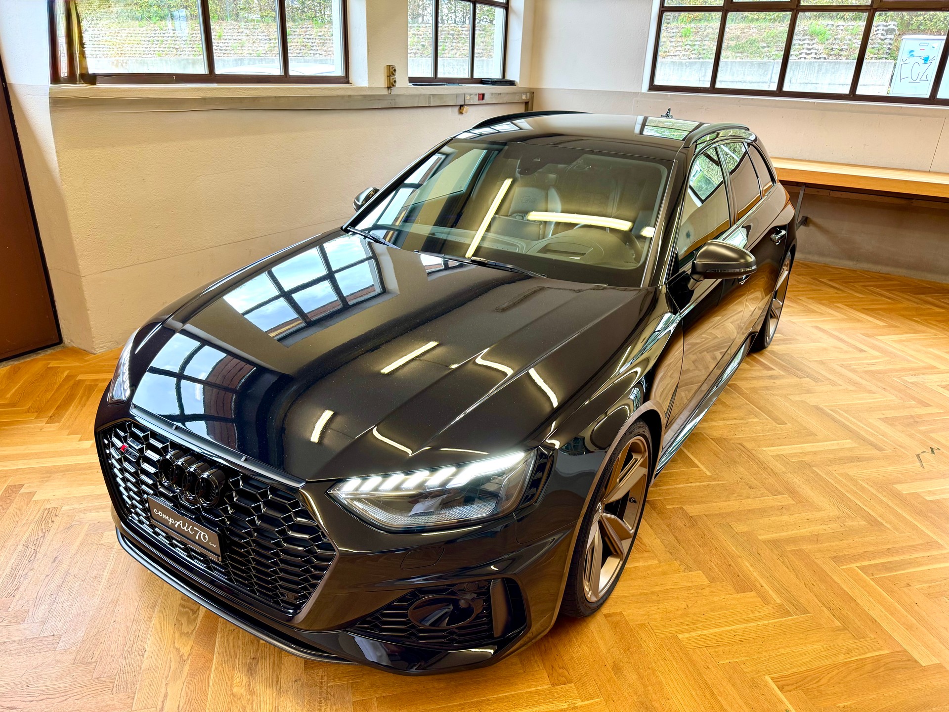 AUDI RS4 Avant quattro tiptronic-image-13